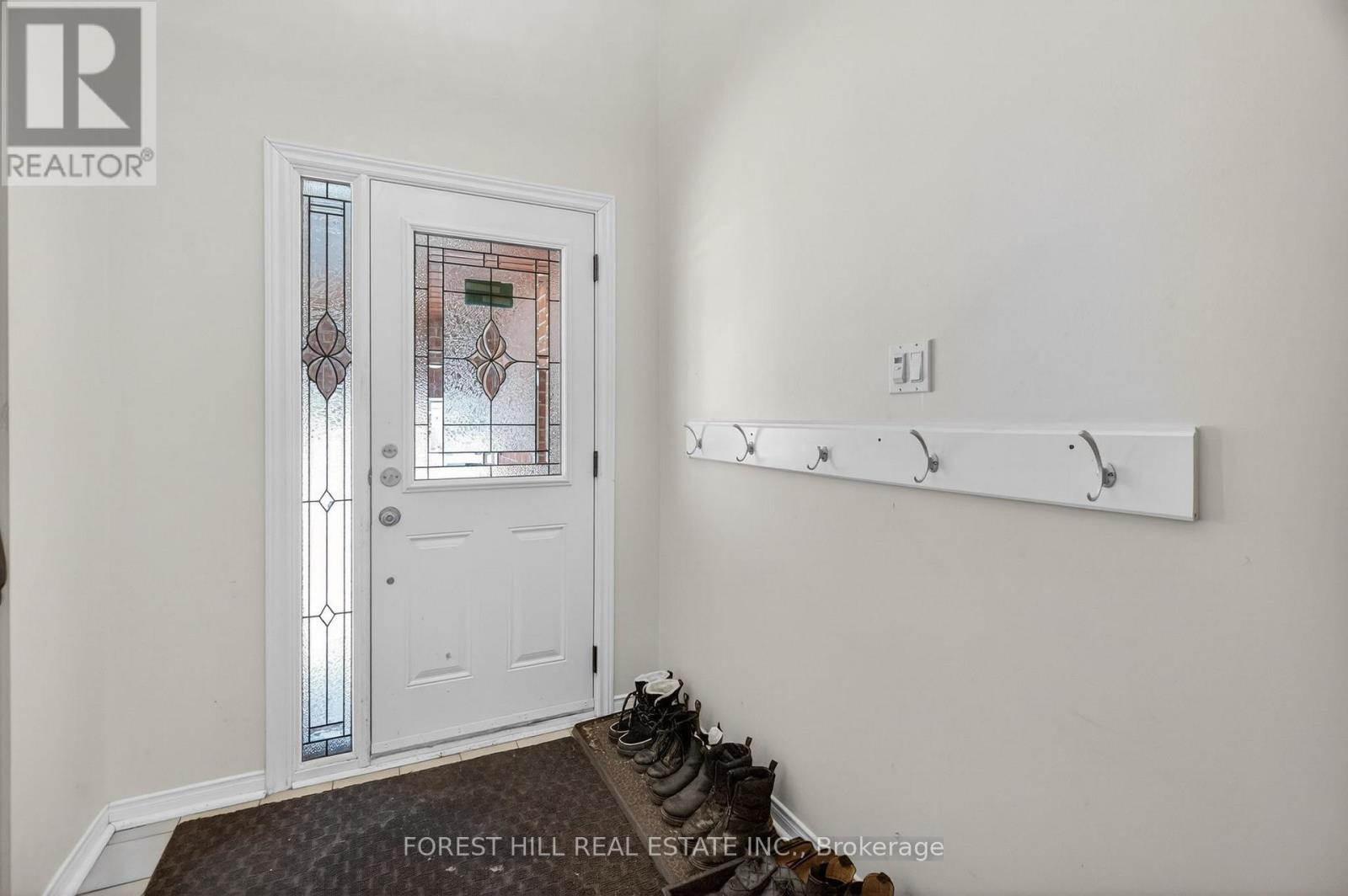 150 North Meadow Crescent, Vaughan, Ontario  L4J 3C5 - Photo 4 - N12746268