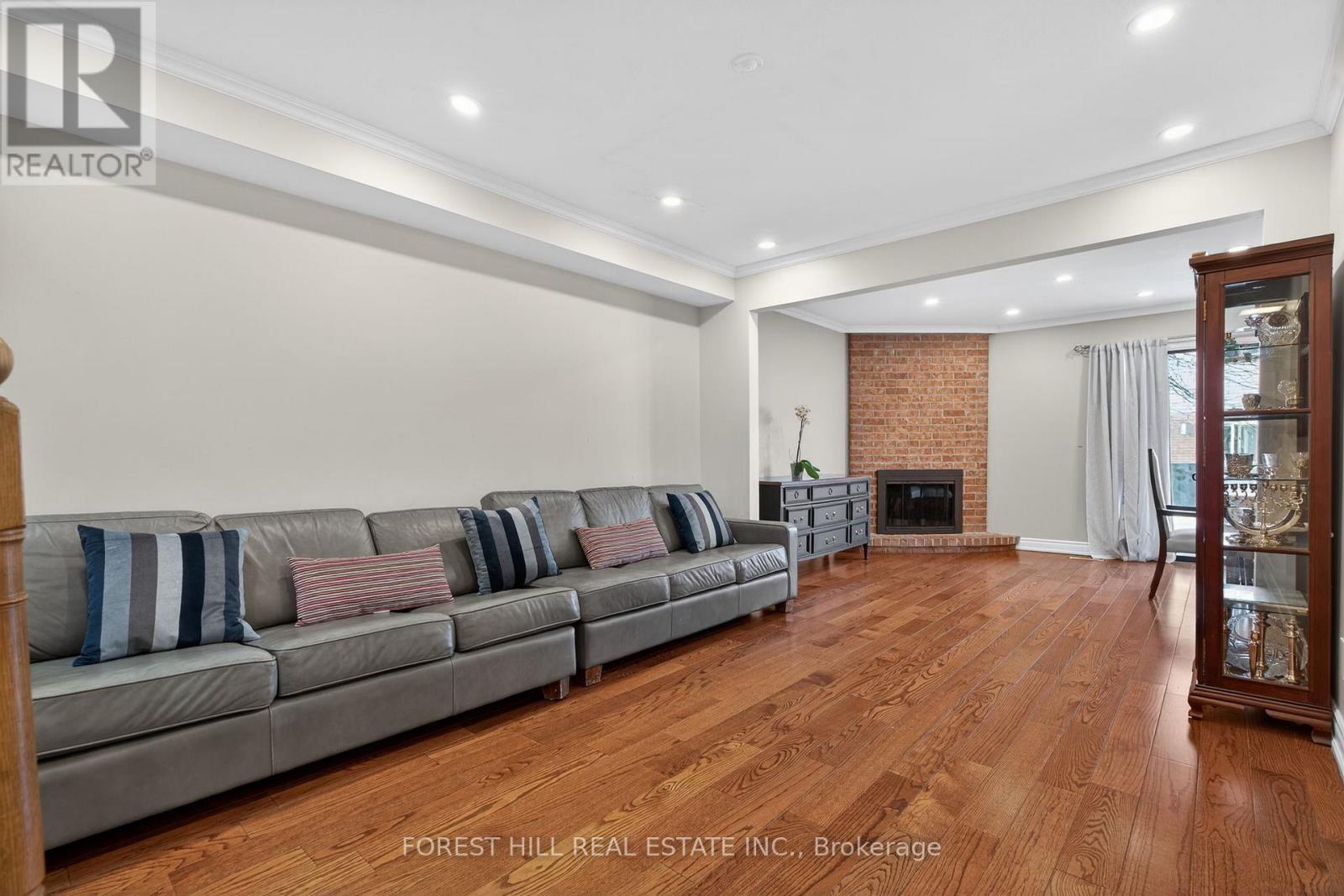 150 North Meadow Crescent, Vaughan, Ontario  L4J 3C5 - Photo 8 - N12746268