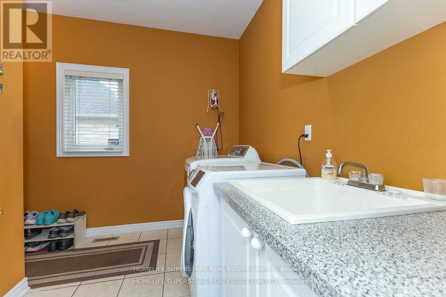 156 Novaview Crescent, Vaughan, Ontario  L4L 9L8 - Photo 14 - N12746320