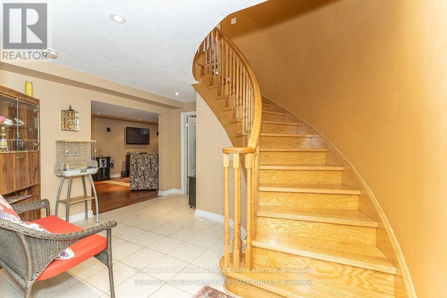 156 Novaview Crescent, Vaughan, Ontario  L4L 9L8 - Photo 38 - N12746320