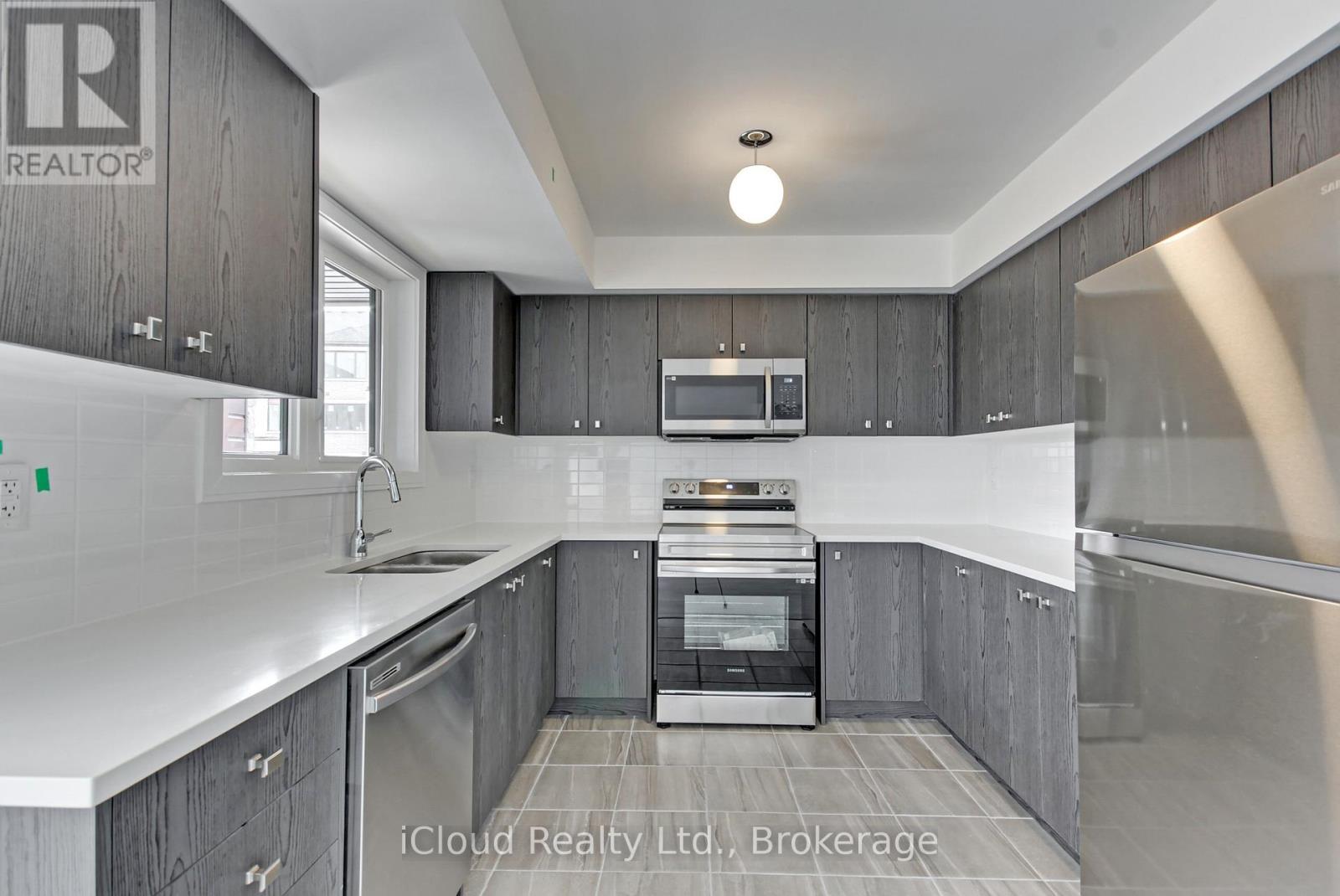 31 Appletree Lane, Barrie (Innis-Shore), Ontario  L9J 0P1 - Photo 13 - S12746250