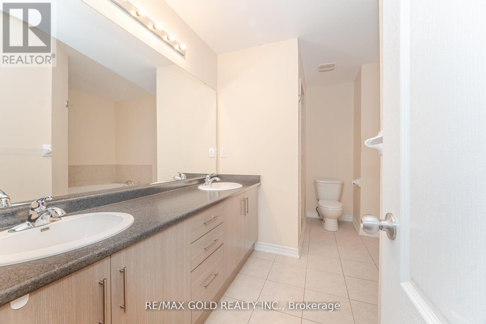 32 Daden Oaks Drive, Brampton, Ontario  L6P 3R8 - Photo 17 - W12746228