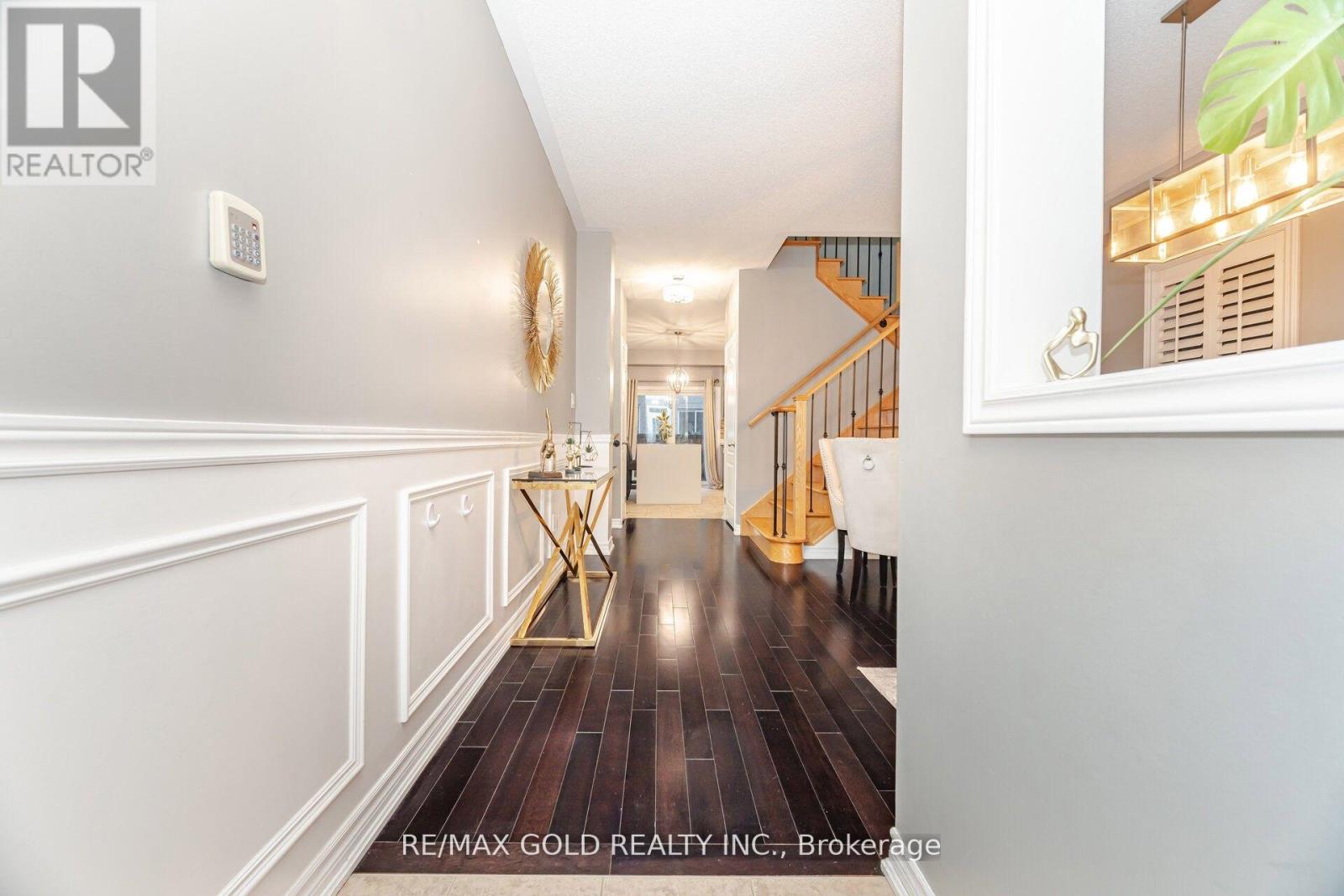 32 Daden Oaks Drive, Brampton, Ontario  L6P 3R8 - Photo 2 - W12746228