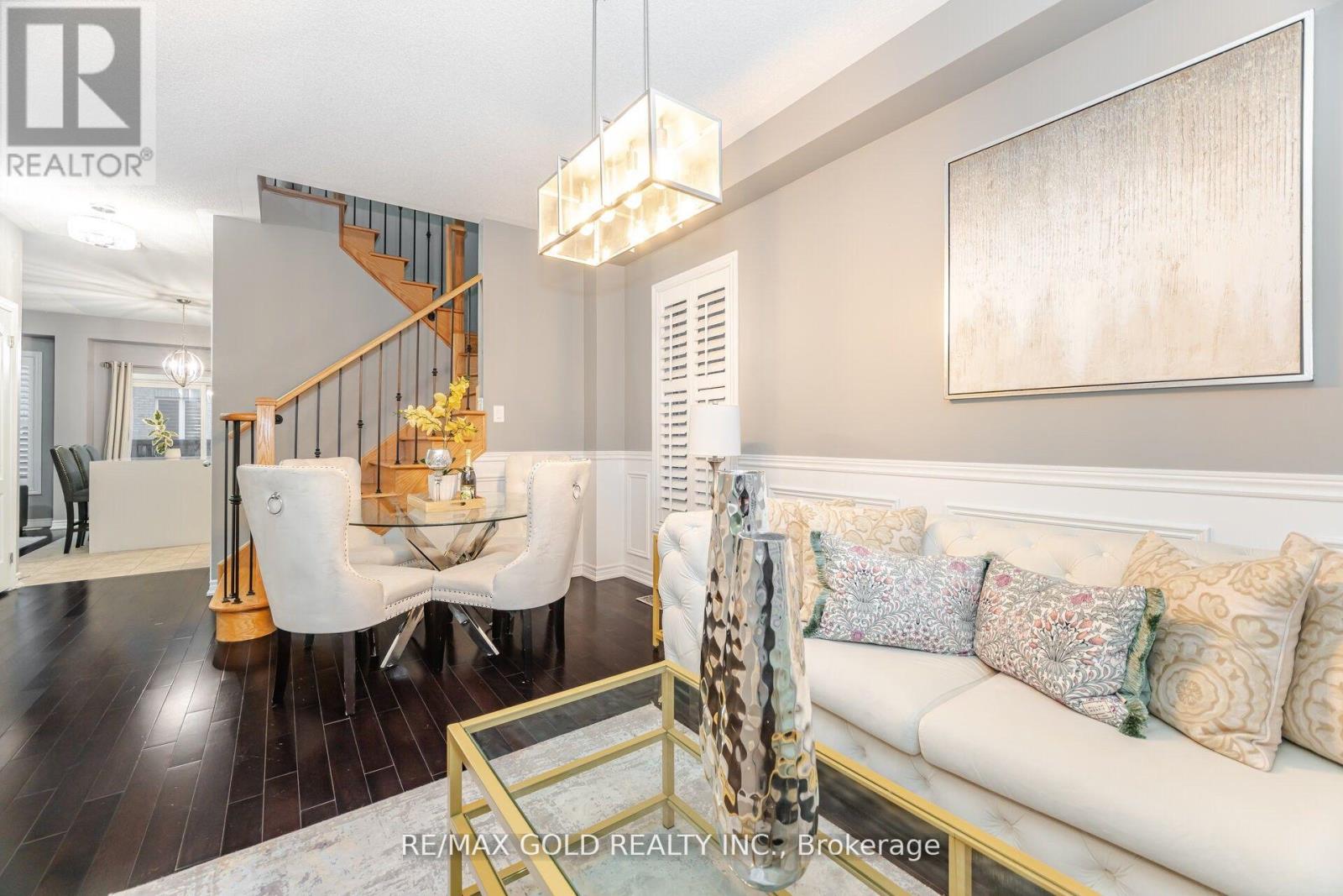 32 Daden Oaks Drive, Brampton, Ontario  L6P 3R8 - Photo 5 - W12746228