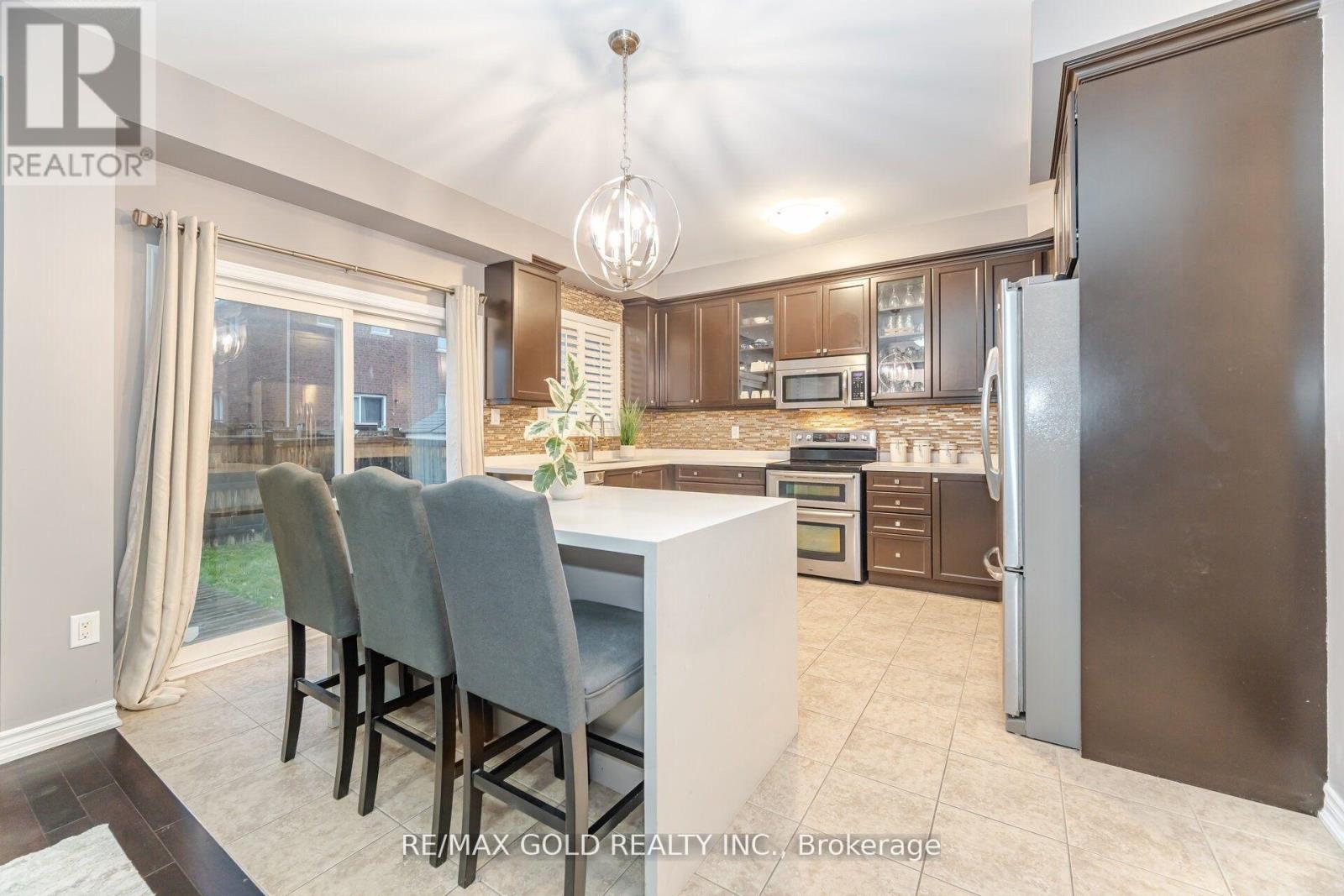 32 Daden Oaks Drive, Brampton, Ontario  L6P 3R8 - Photo 8 - W12746228