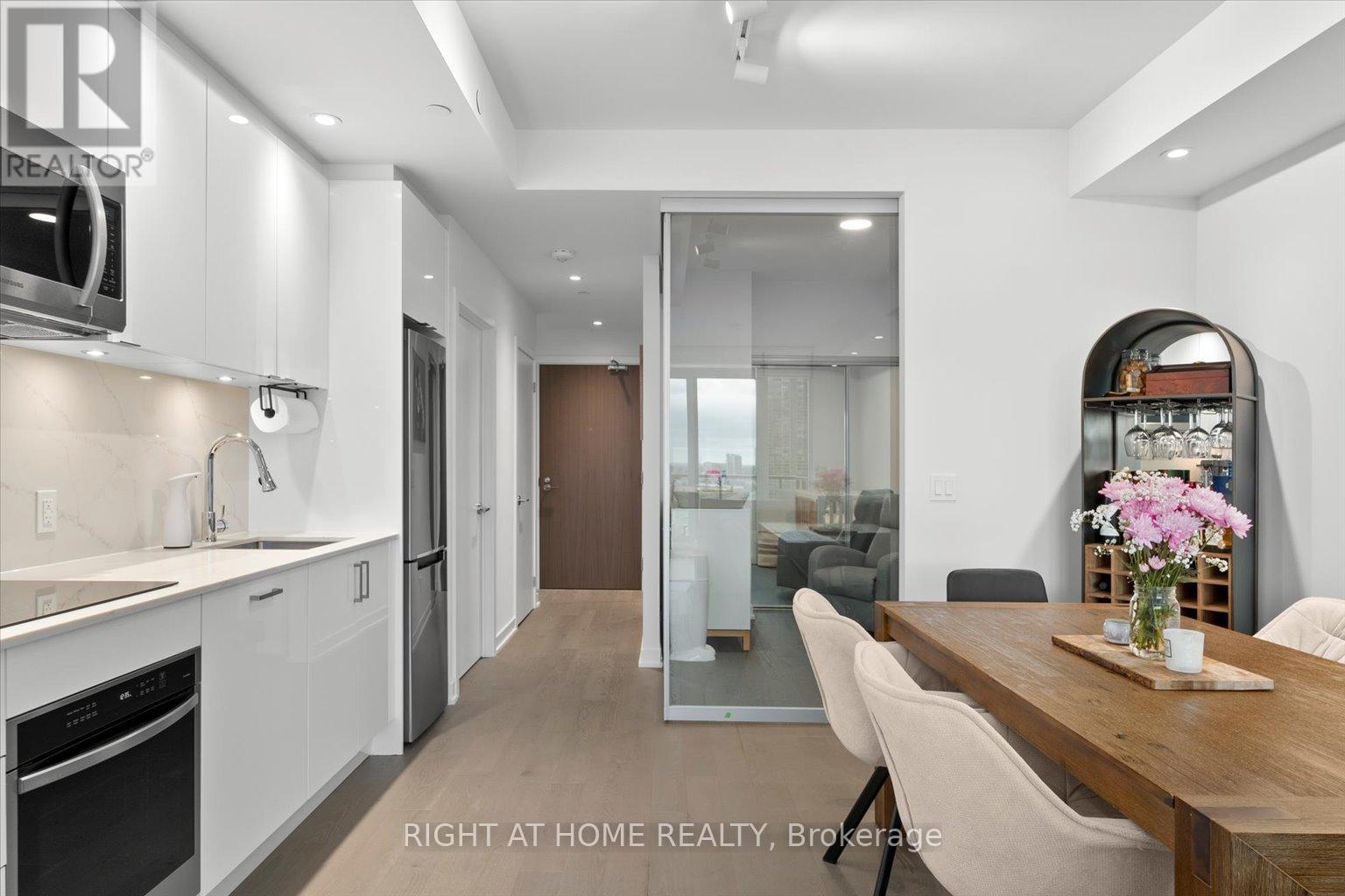 2011 - 1928 Lake Shore Boulevard W, Toronto (High Park-Swansea), Ontario  M6S 0B1 - Photo 13 - W12746230