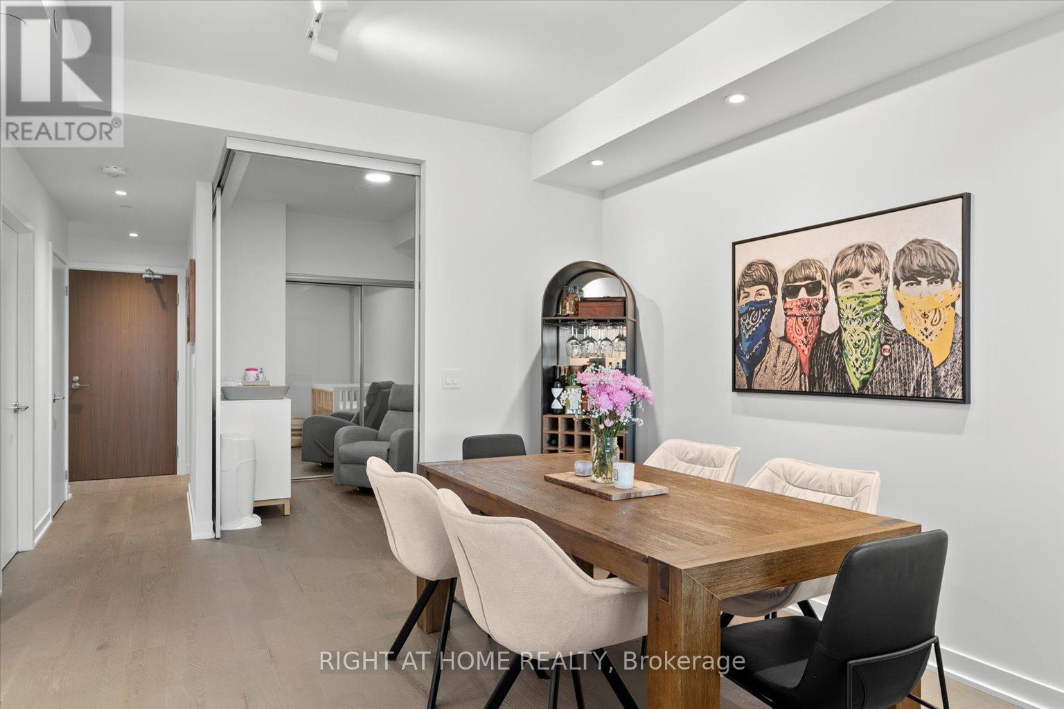 2011 - 1928 Lake Shore Boulevard W, Toronto (High Park-Swansea), Ontario  M6S 0B1 - Photo 5 - W12746230