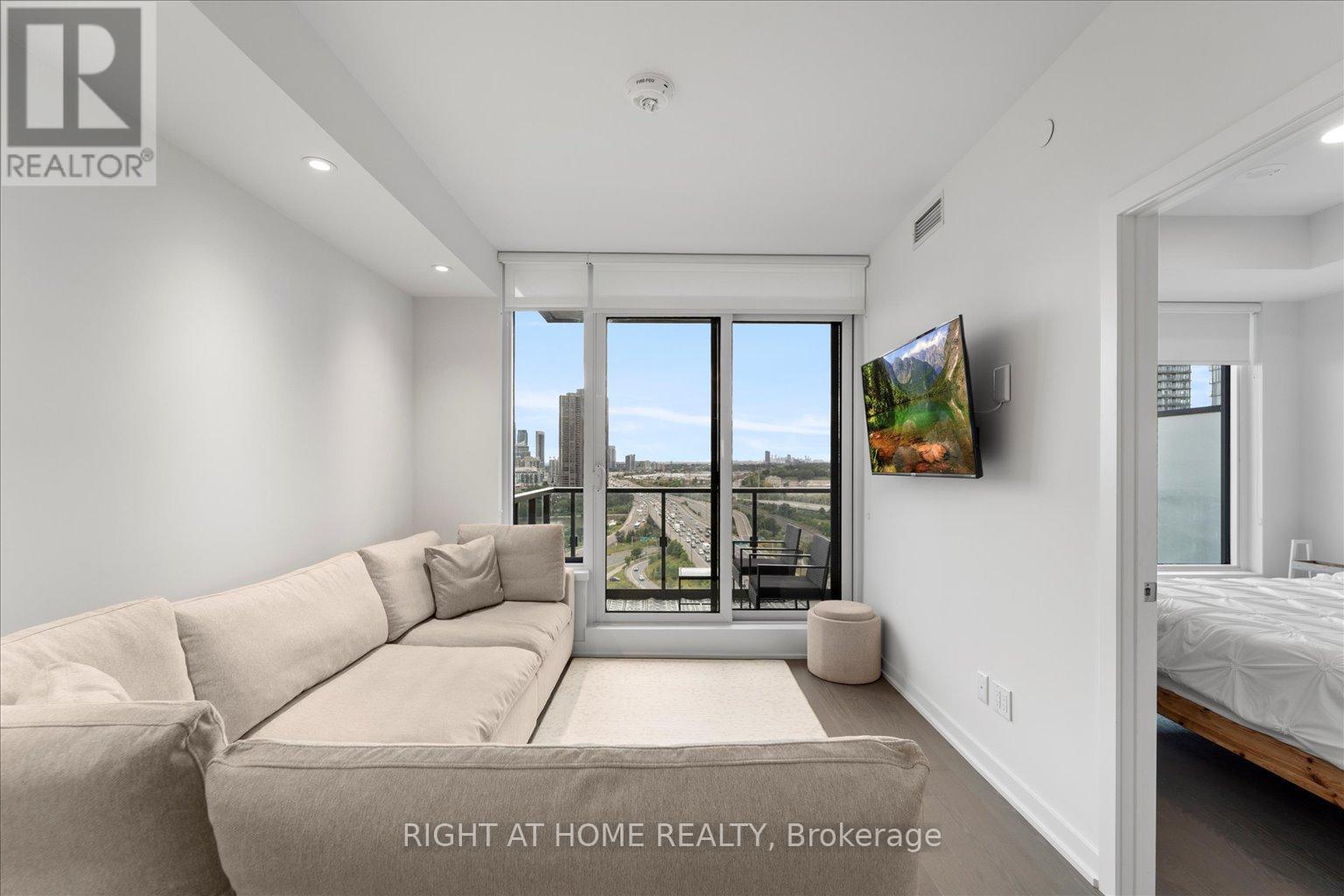 2011 - 1928 Lake Shore Boulevard W, Toronto (High Park-Swansea), Ontario  M6S 0B1 - Photo 9 - W12746230