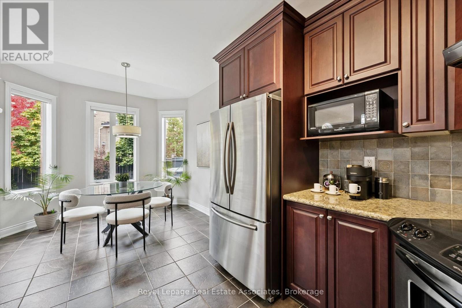 3335 Whilabout Terrace, Oakville, Ontario  L6L 0A8 - Photo 9 - W12746242