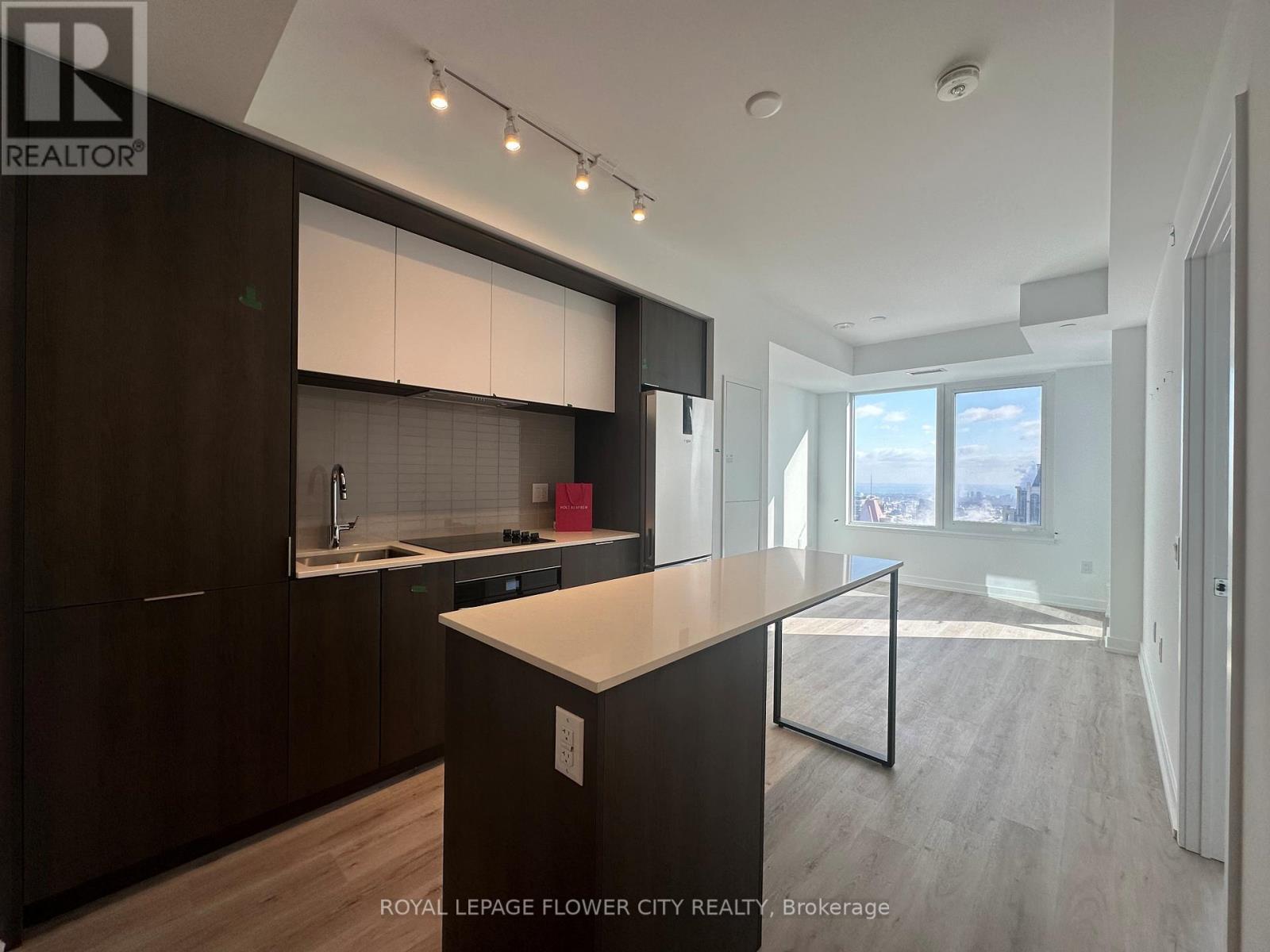 4000 - 395 SQUARE ONE DRIVE, Mississauga, Ontario