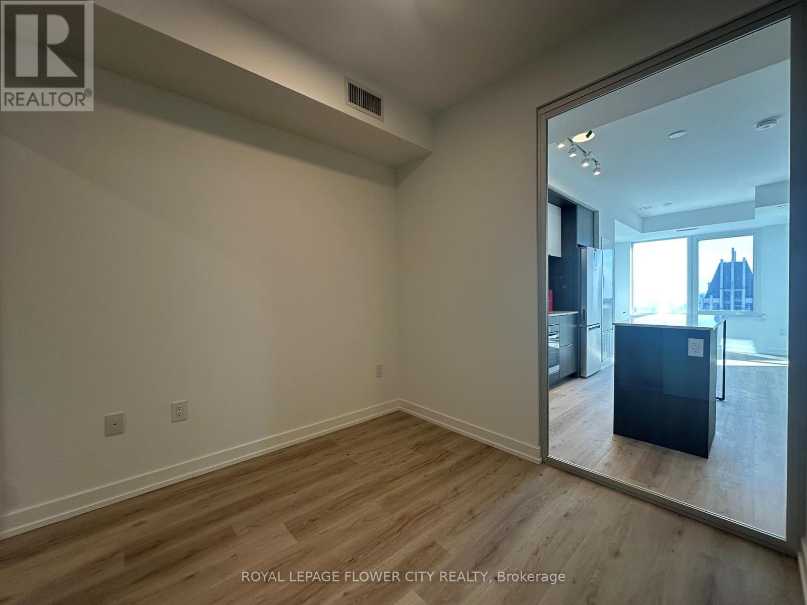 4000 - 395 Square One Drive, Mississauga, Ontario  L5B 0P6 - Photo 3 - W12746258