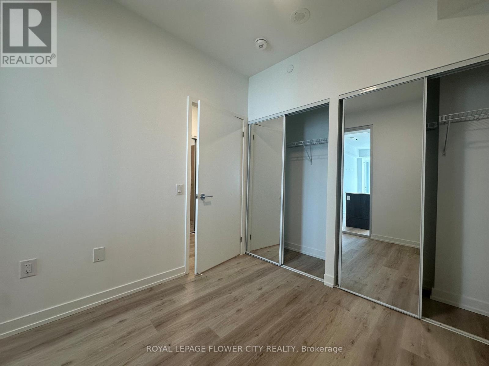 4000 - 395 Square One Drive, Mississauga, Ontario  L5B 0P6 - Photo 4 - W12746258