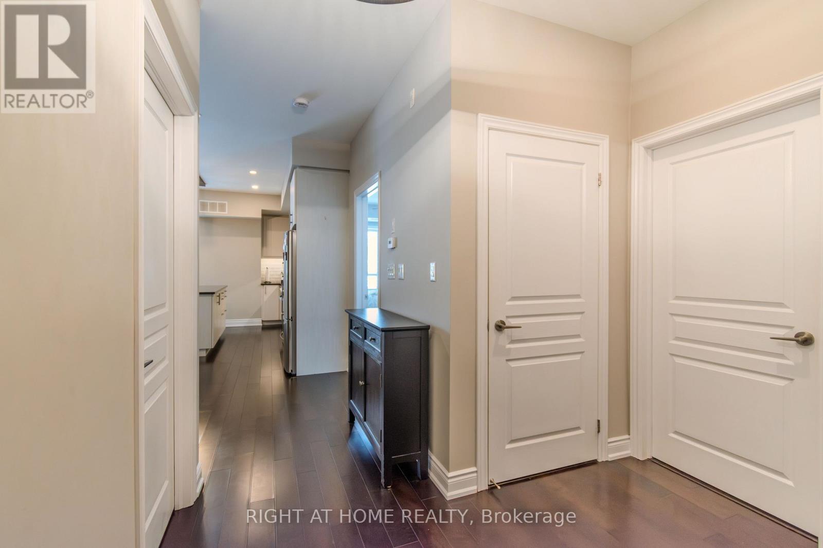 128 - 3170 Erin Mills Parkway, Mississauga (Erin Mills), Ontario  L5L 0B6 - Photo 3 - W12746294