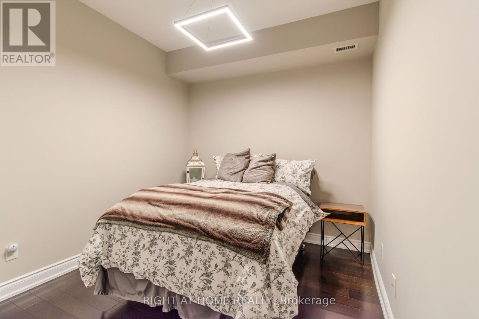 128 - 3170 Erin Mills Parkway, Mississauga (Erin Mills), Ontario  L5L 0B6 - Photo 5 - W12746294