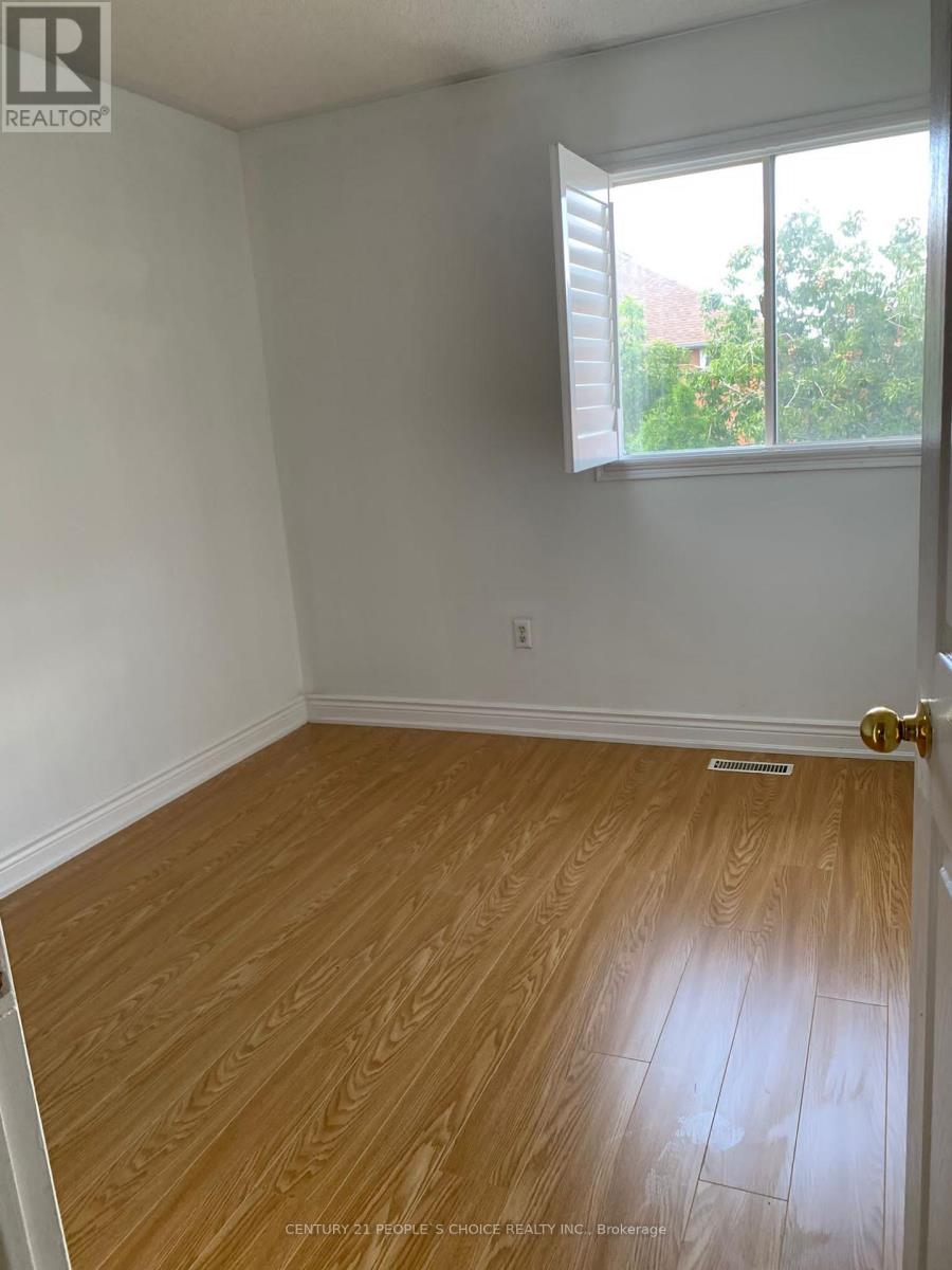 3389 Wild Cherry Lane, Mississauga, Ontario  L5N 7N7 - Photo 7 - W12746296