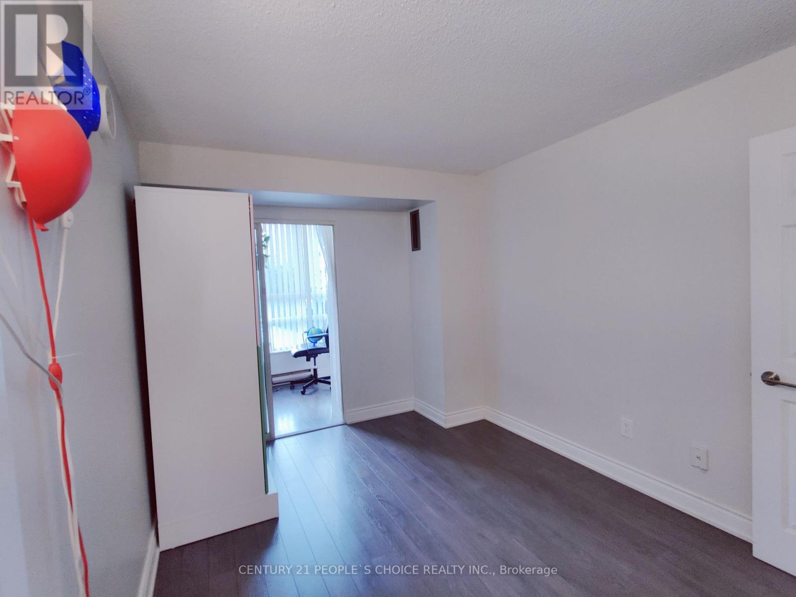 406 - 250 Webb Drive, Mississauga (City Centre), Ontario  L5B 3Z4 - Photo 5 - W12746318