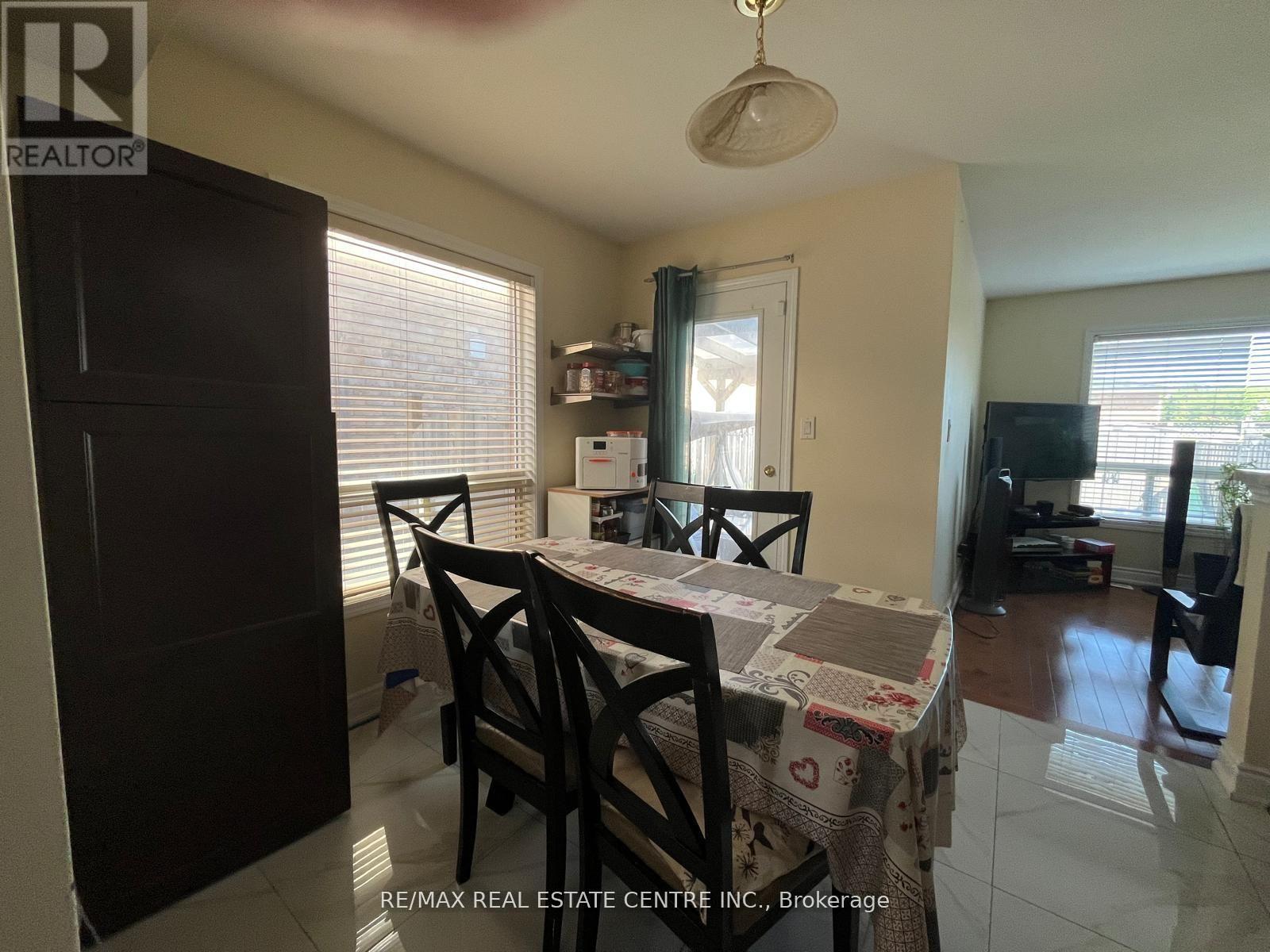 37 Parisian Road, Brampton (Vales Of Castlemore), Ontario  L6P 2T2 - Photo 12 - W12746324