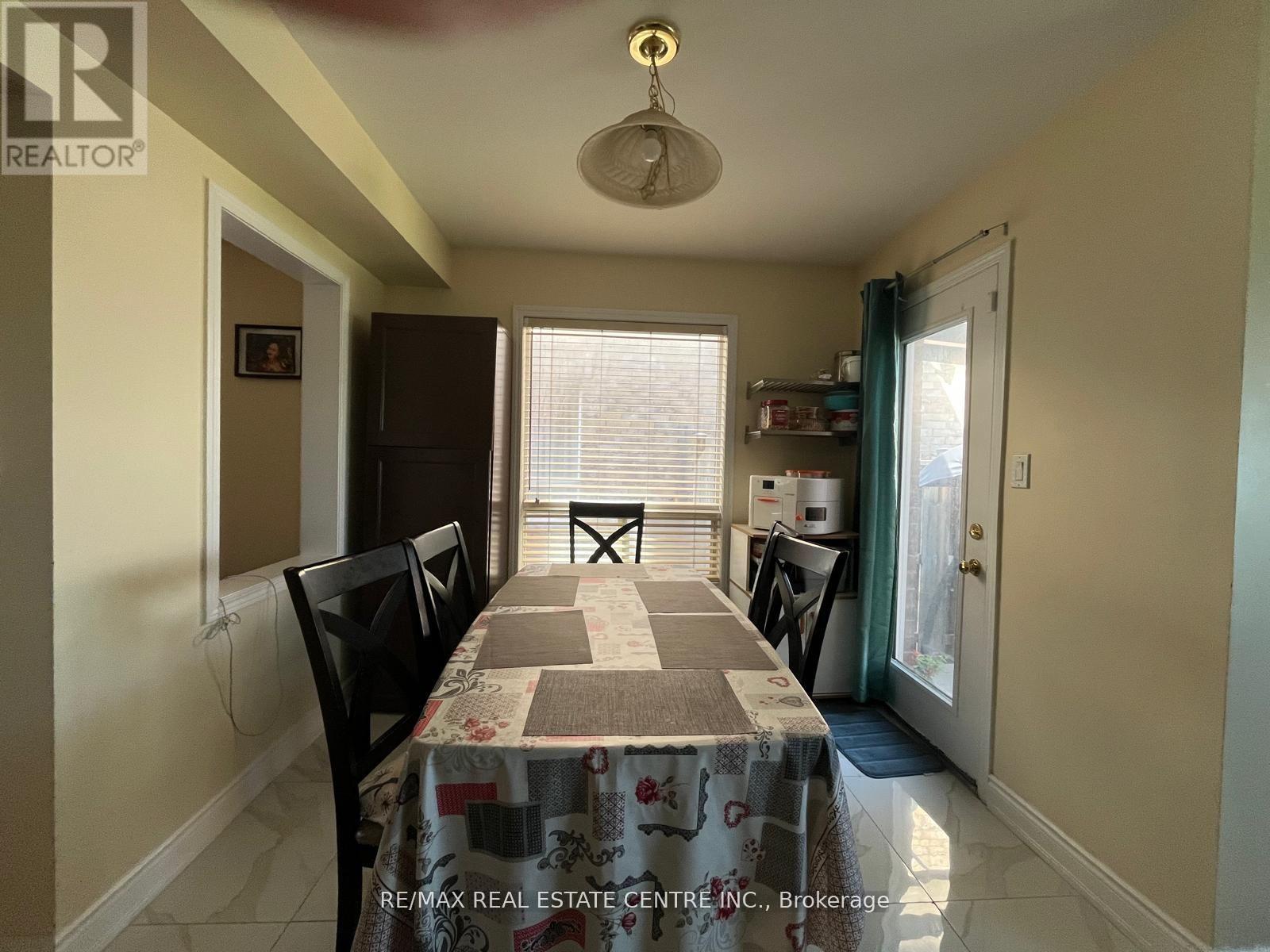 37 Parisian Road, Brampton (Vales Of Castlemore), Ontario  L6P 2T2 - Photo 13 - W12746324