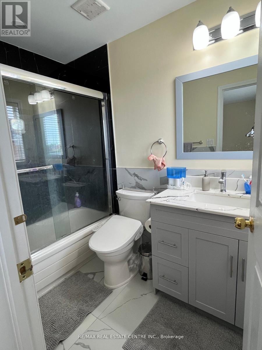 37 Parisian Road, Brampton (Vales Of Castlemore), Ontario  L6P 2T2 - Photo 17 - W12746324