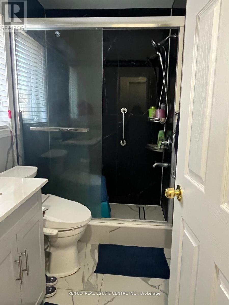 37 Parisian Road, Brampton (Vales Of Castlemore), Ontario  L6P 2T2 - Photo 18 - W12746324