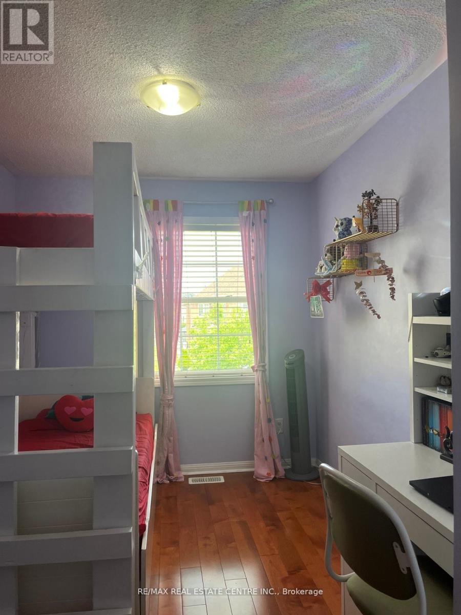 37 Parisian Road, Brampton (Vales Of Castlemore), Ontario  L6P 2T2 - Photo 21 - W12746324