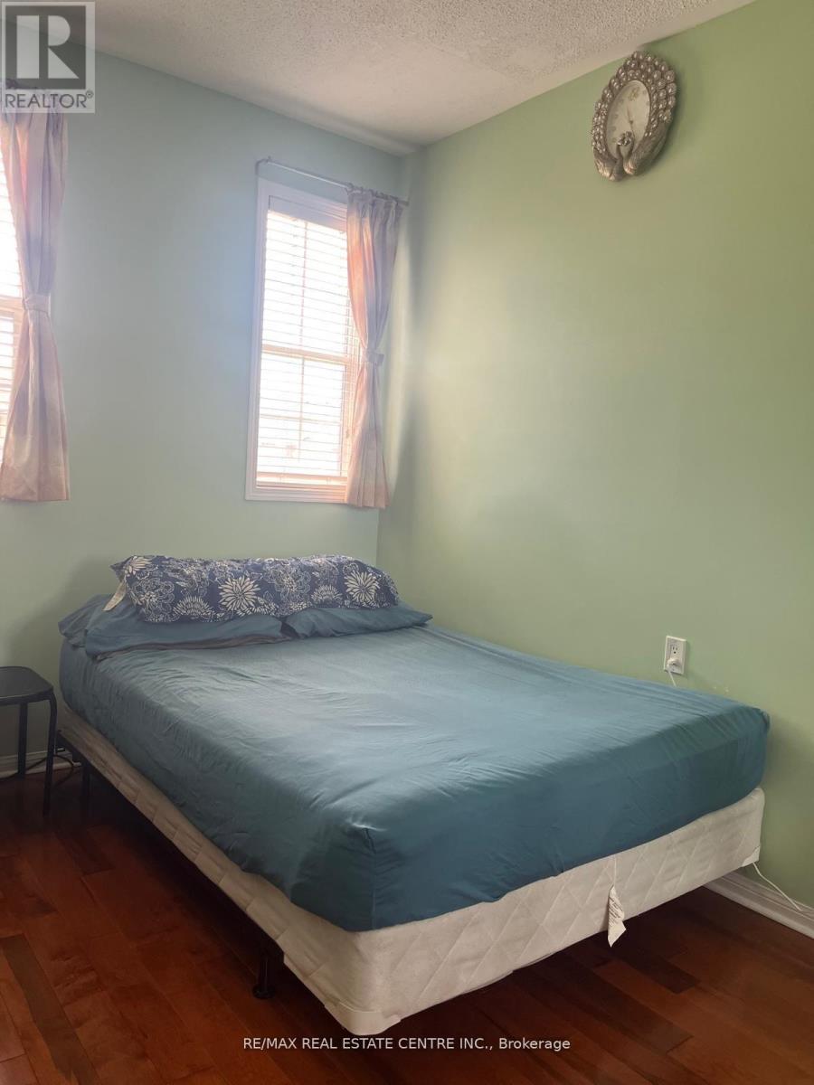 37 Parisian Road, Brampton (Vales Of Castlemore), Ontario  L6P 2T2 - Photo 22 - W12746324