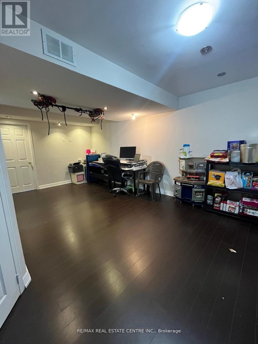 37 Parisian Road, Brampton (Vales Of Castlemore), Ontario  L6P 2T2 - Photo 24 - W12746324