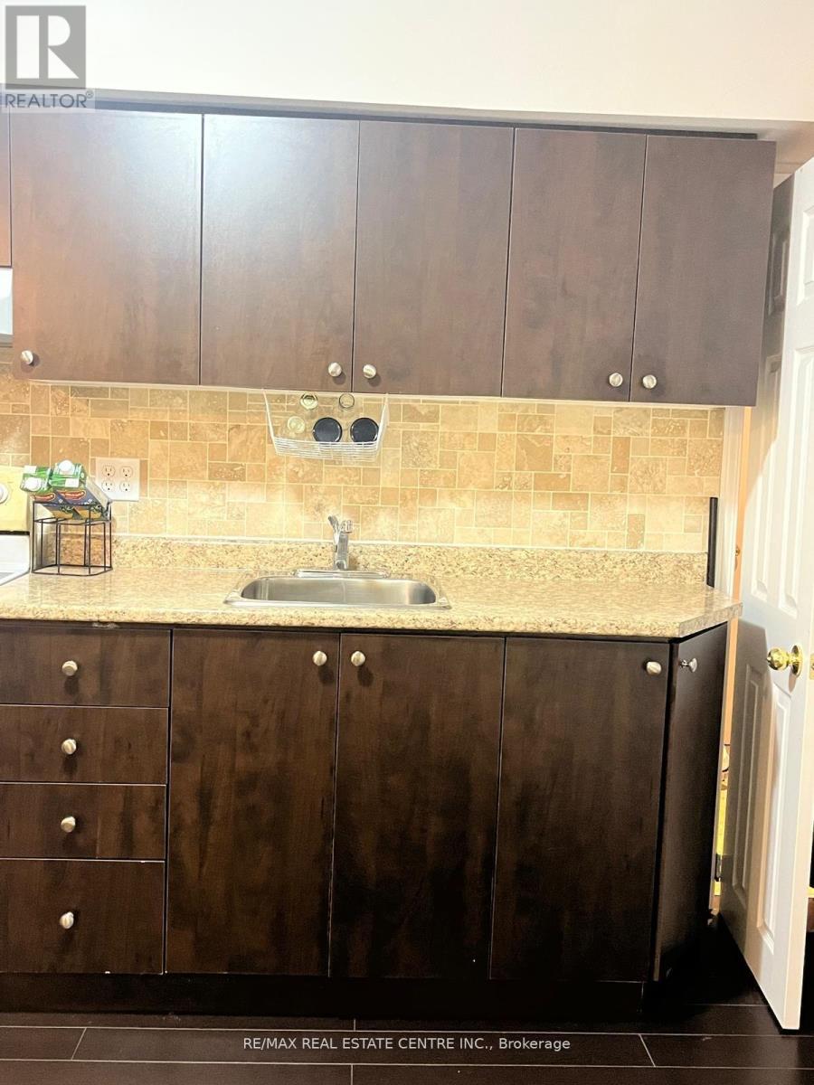 37 Parisian Road, Brampton (Vales Of Castlemore), Ontario  L6P 2T2 - Photo 25 - W12746324