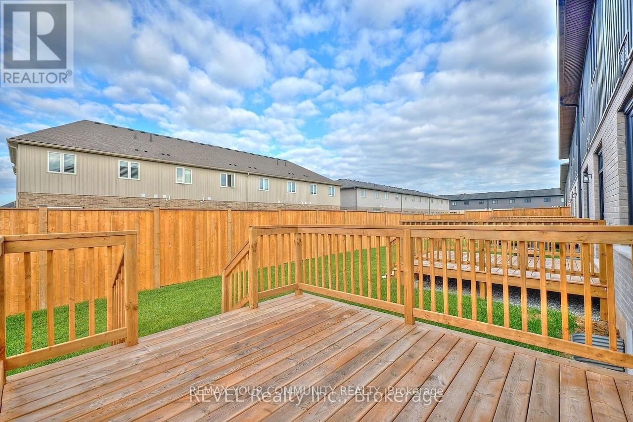 7453 Matteo Drive, Niagara Falls (Brown), Ontario  L2H 3T3 - Photo 38 - X12746264