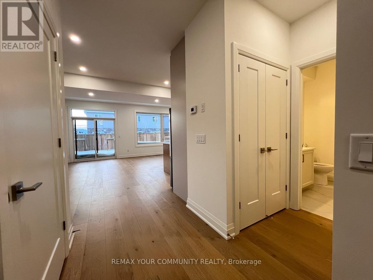 7453 Matteo Drive, Niagara Falls (Brown), Ontario  L2H 3T3 - Photo 5 - X12746264