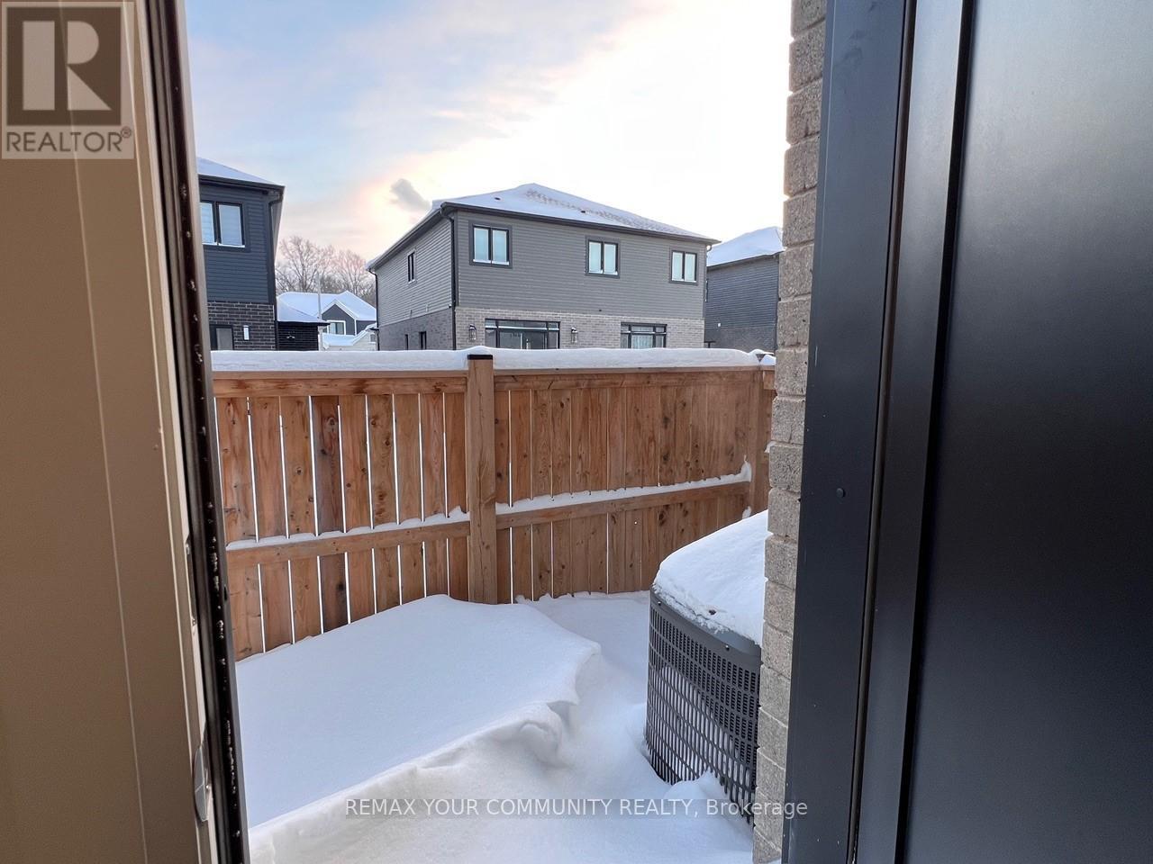 7453 Matteo Drive, Niagara Falls (Brown), Ontario  L2H 3T3 - Photo 9 - X12746264