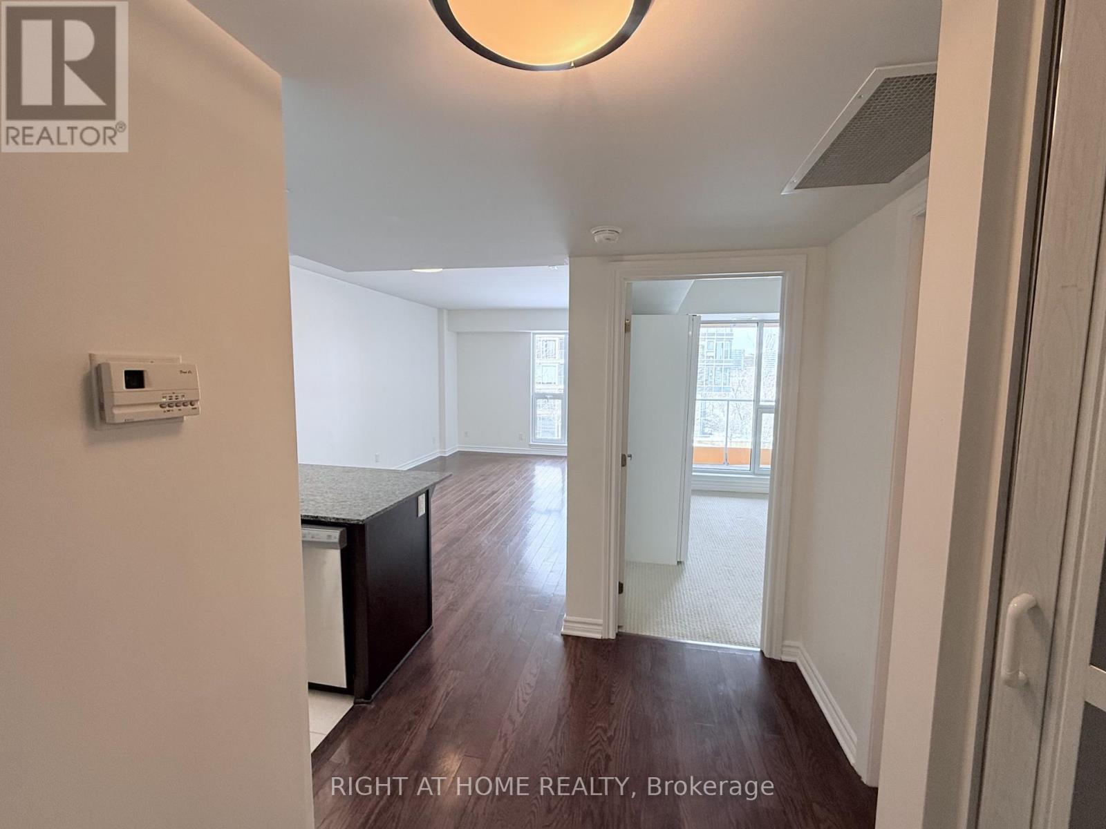 319 - 250 Lett Street, Ottawa, Ontario  K1R 0A8 - Photo 3 - X12746372