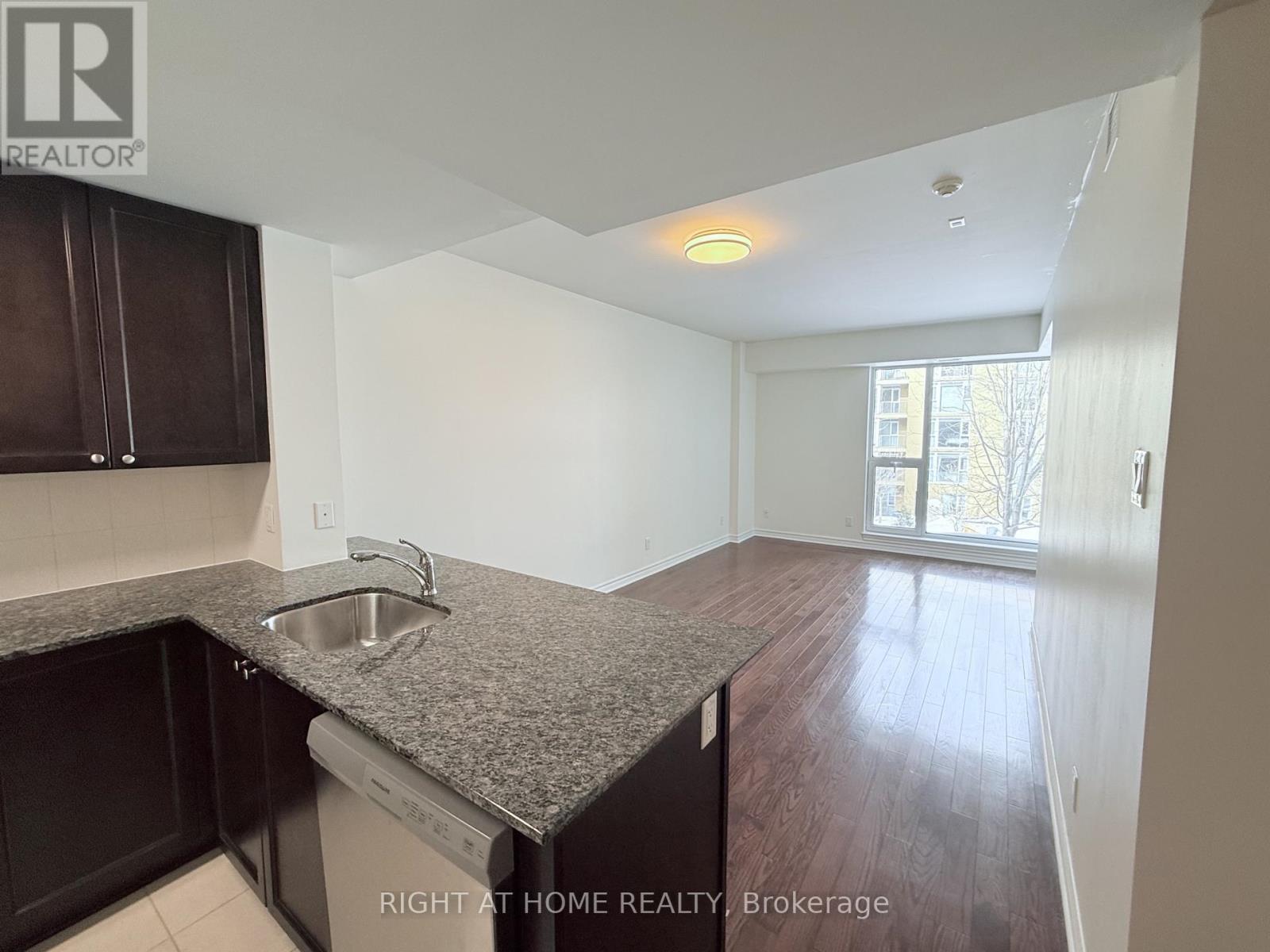 319 - 250 Lett Street, Ottawa, Ontario  K1R 0A8 - Photo 4 - X12746372