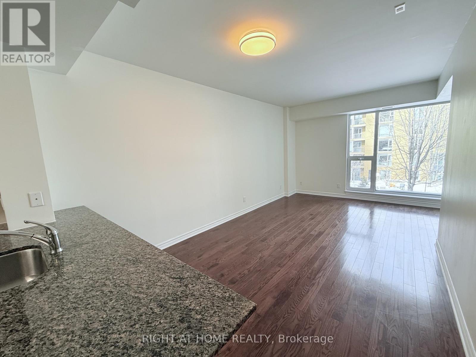 319 - 250 Lett Street, Ottawa, Ontario  K1R 0A8 - Photo 5 - X12746372