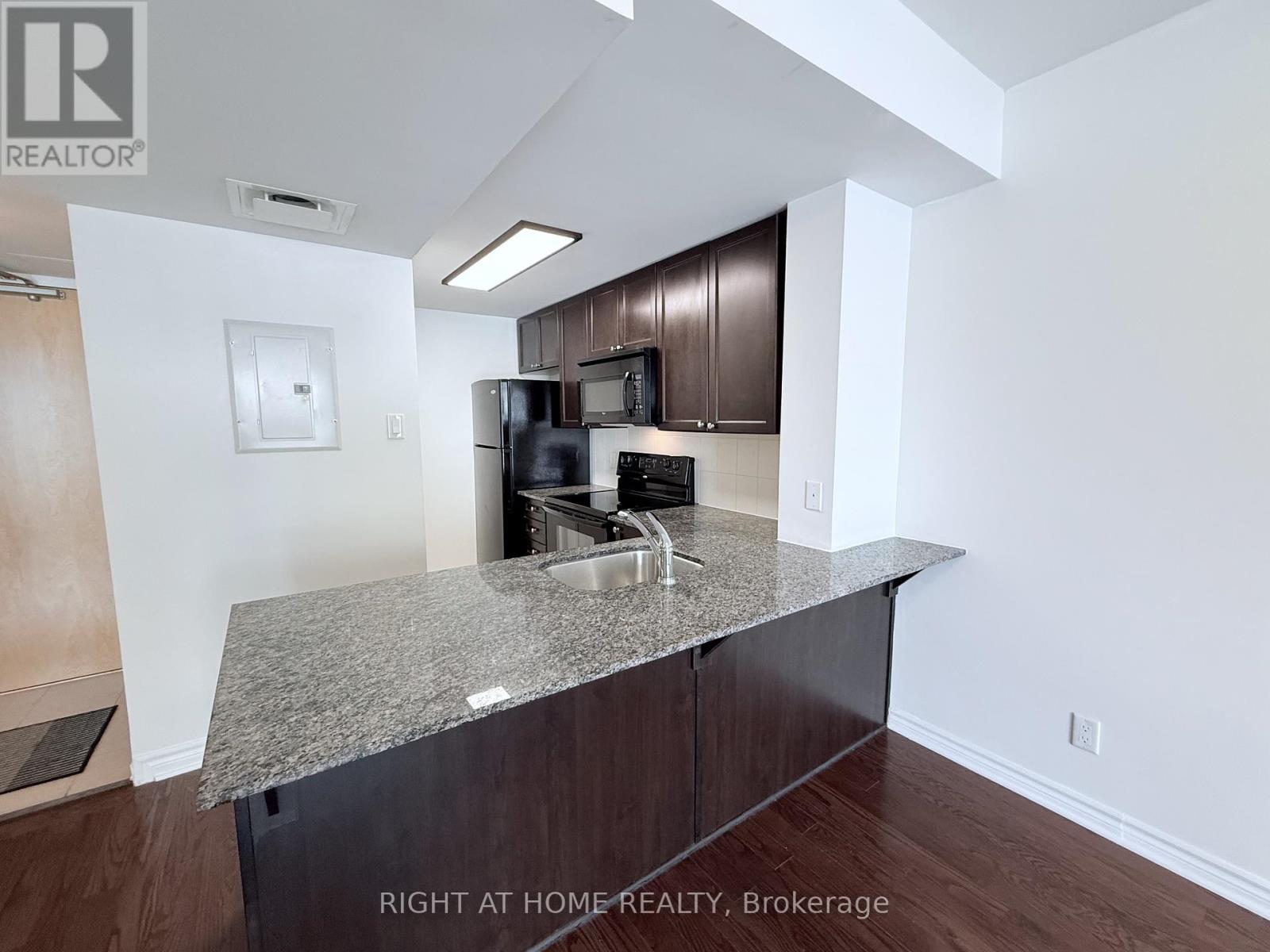 319 - 250 Lett Street, Ottawa, Ontario  K1R 0A8 - Photo 7 - X12746372