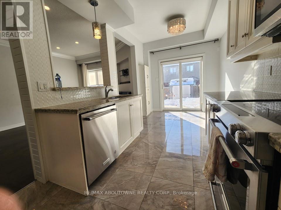 265 Pumpkin Pass, Hamilton (Binbrook), Ontario  L0R 1C0 - Photo 9 - X12745616