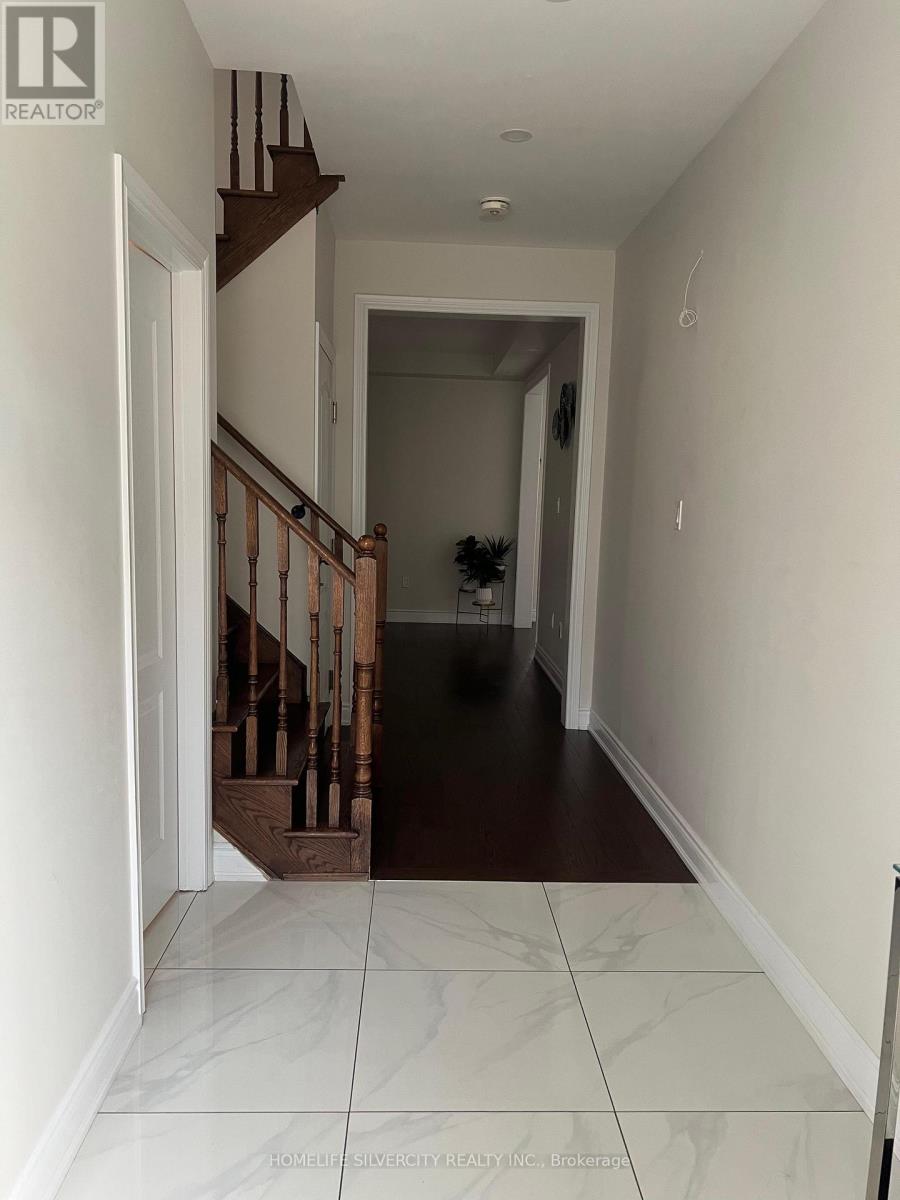 88 Roulette Crescent, Brampton, Ontario  L7A 4R6 - Photo 8 - W12746330