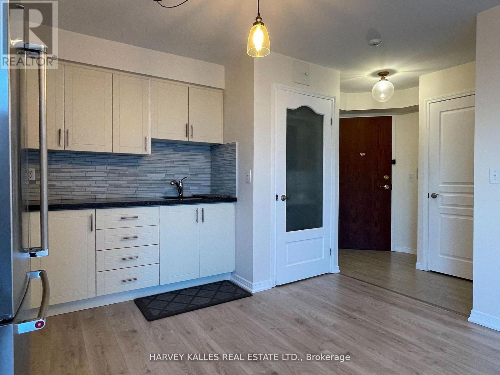 1704 - 2545 Erin Centre Boulevard, Mississauga, Ontario  L5M 6Z9 - Photo 14 - W12746350