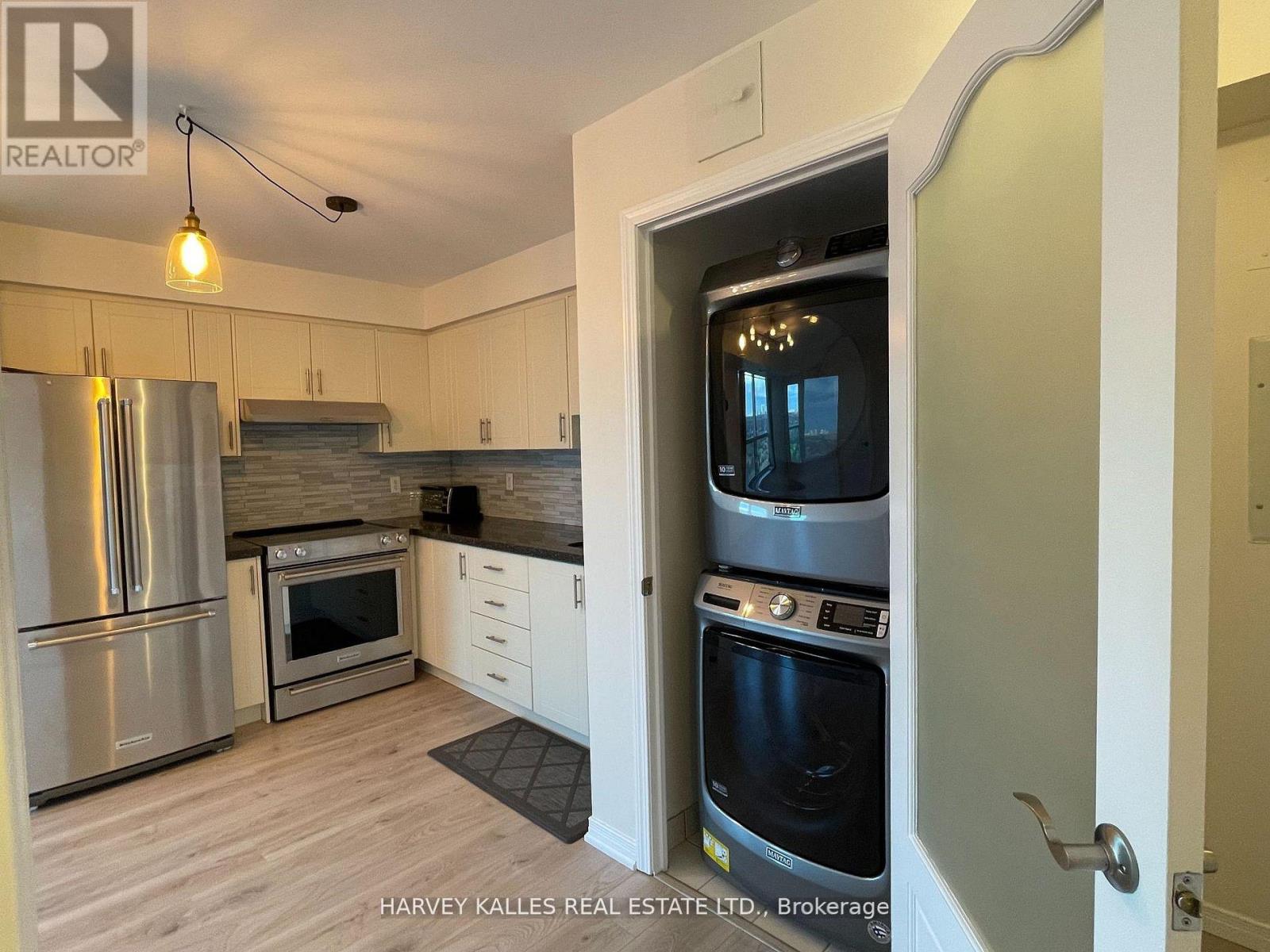 1704 - 2545 Erin Centre Boulevard, Mississauga, Ontario  L5M 6Z9 - Photo 16 - W12746350