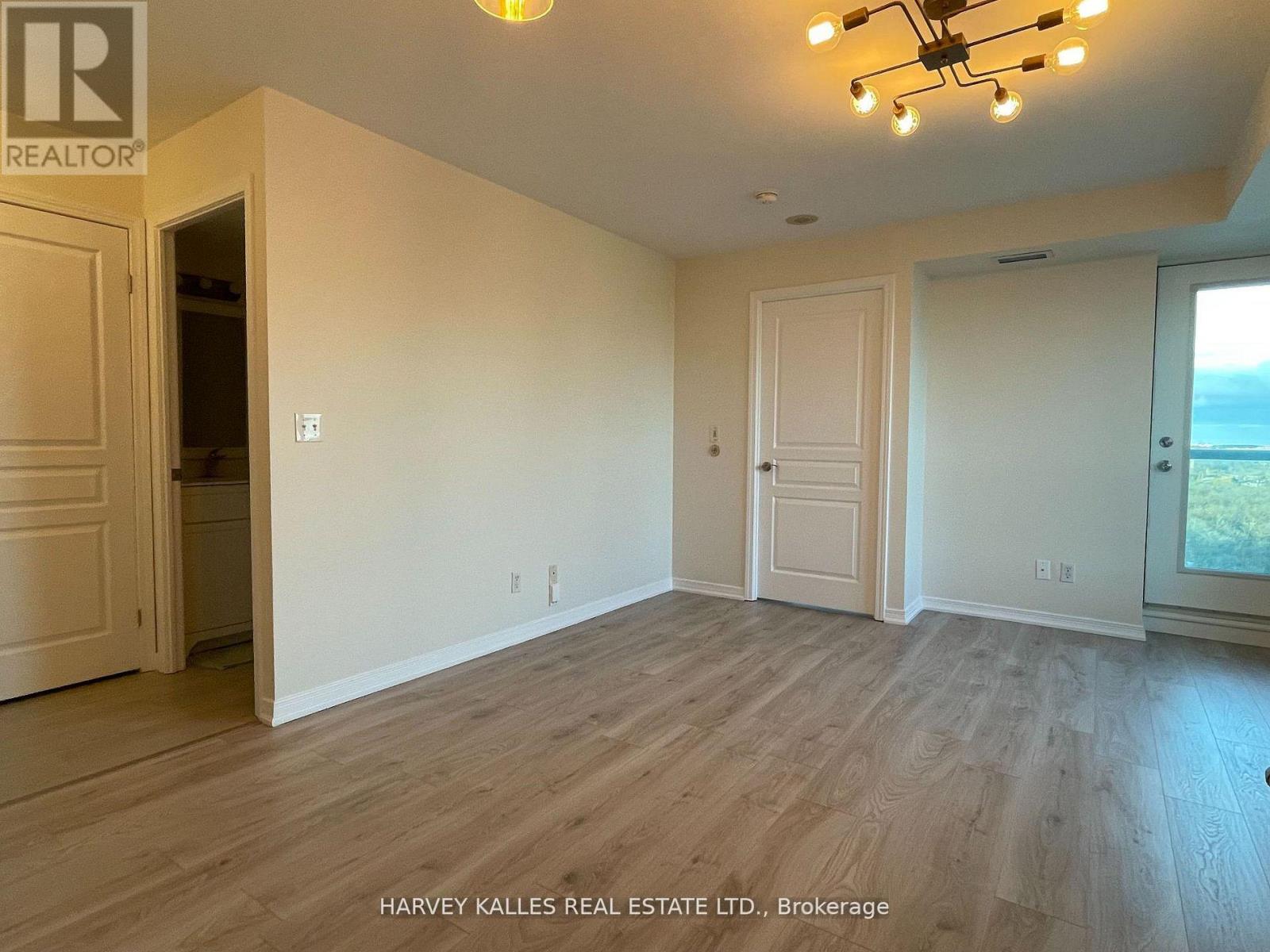 1704 - 2545 Erin Centre Boulevard, Mississauga, Ontario  L5M 6Z9 - Photo 5 - W12746350