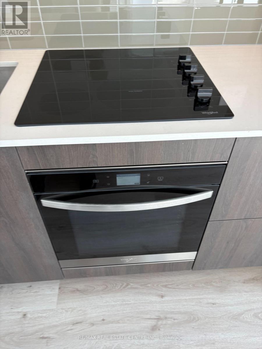 3609 - 395 Square One Drive, Mississauga, Ontario  L5B 0P6 - Photo 14 - W12746356