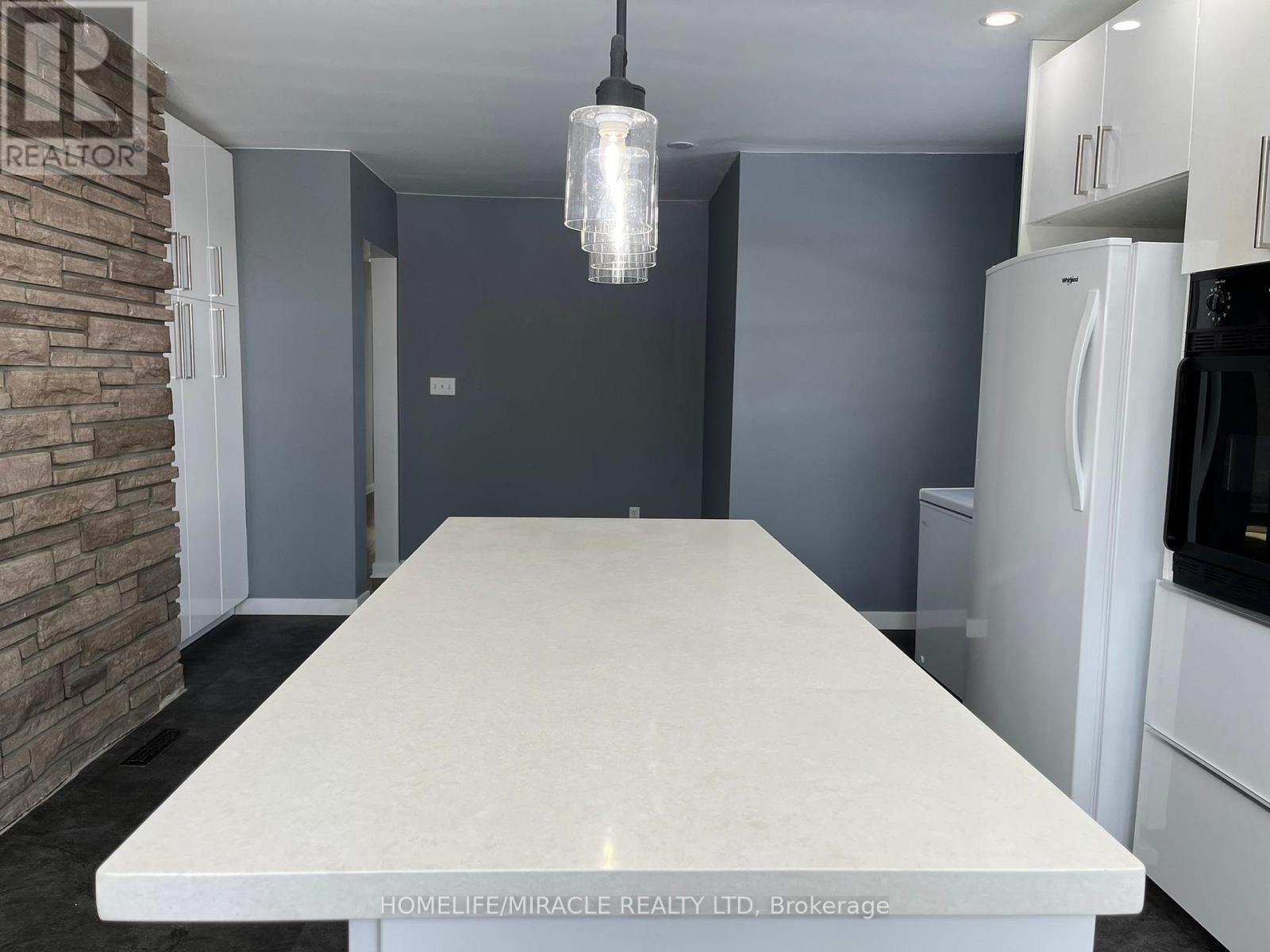 312 Grantham Avenue, St. Catharines, Ontario  L2M 5A6 - Photo 4 - X12746158