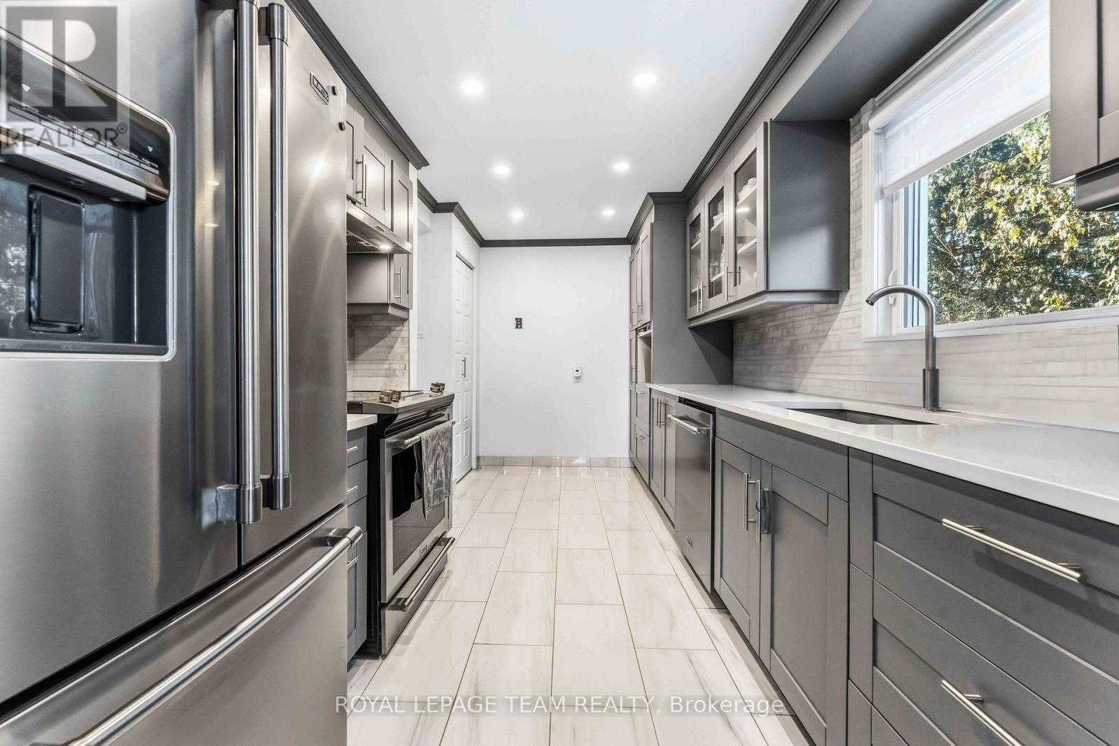 1 Shadetree Crescent, Ottawa, Ontario  K2E 7R3 - Photo 10 - X12746400