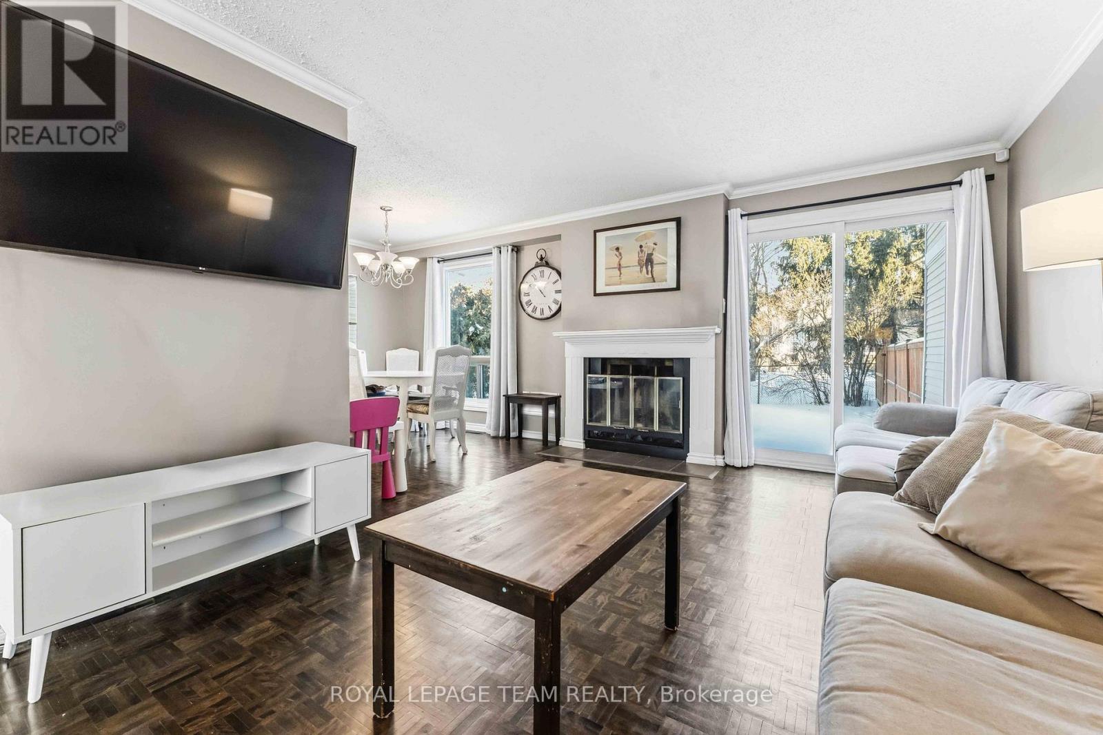 1 Shadetree Crescent, Ottawa, Ontario  K2E 7R3 - Photo 3 - X12746400