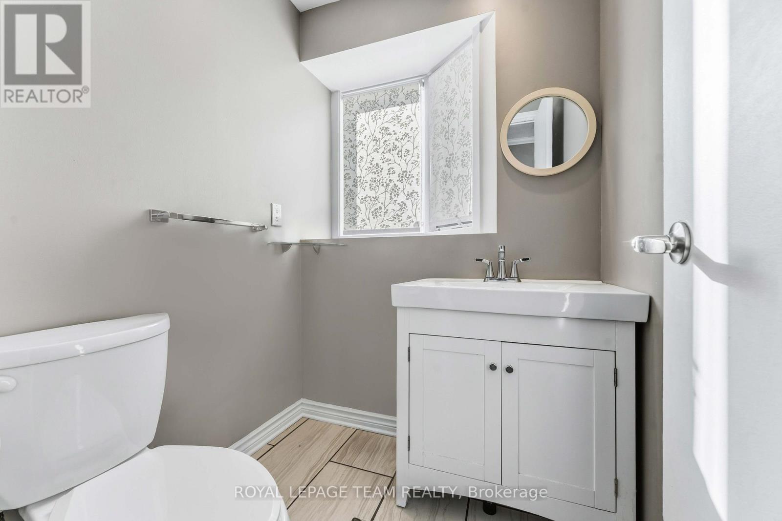 1 Shadetree Crescent, Ottawa, Ontario  K2E 7R3 - Photo 7 - X12746400