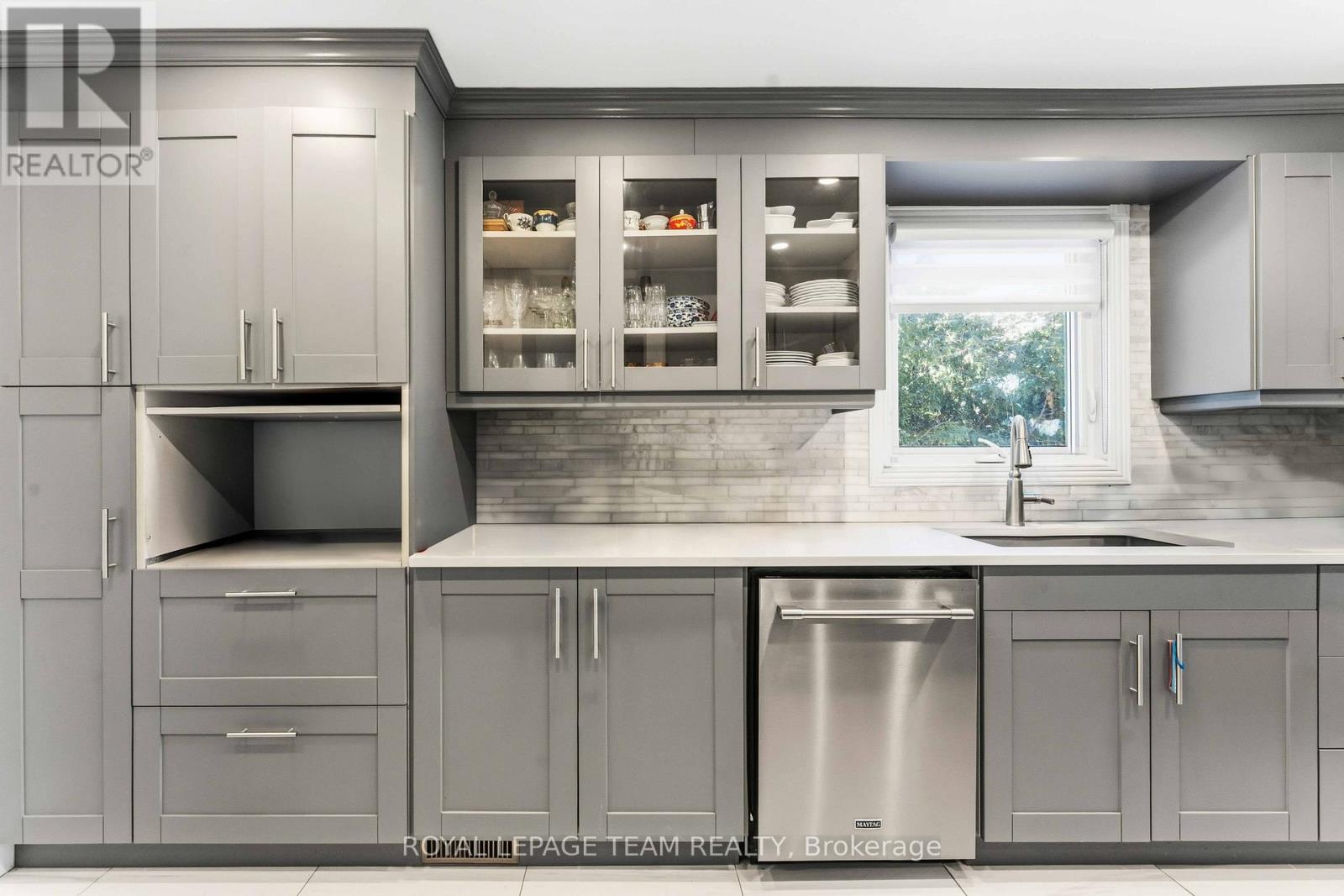 1 Shadetree Crescent, Ottawa, Ontario  K2E 7R3 - Photo 8 - X12746400