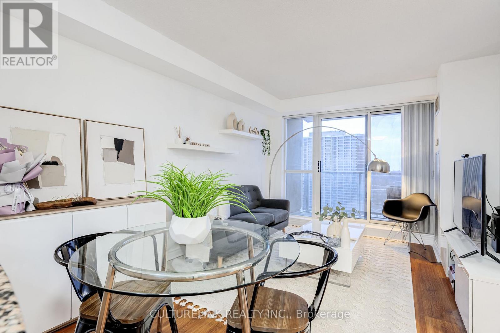 2209 - 5 Michael Power Place, Toronto, Ontario  M9A 0A3 - Photo 3 - W12671238