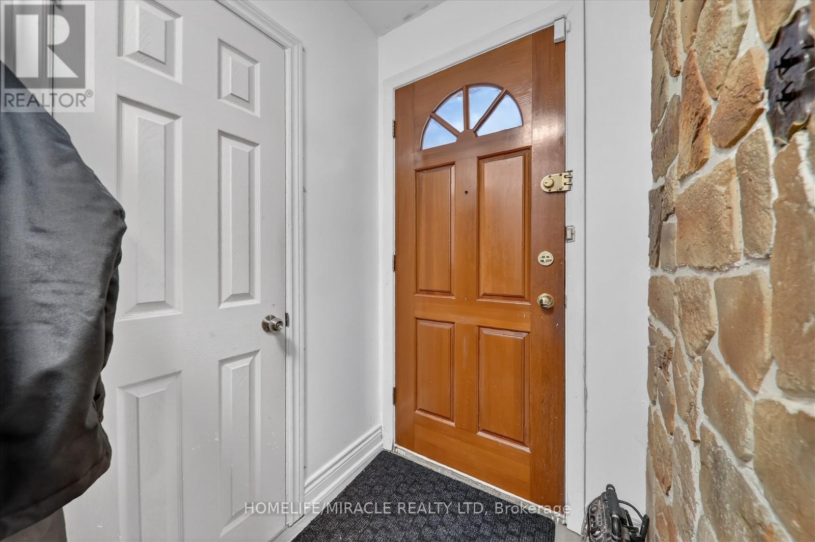 30 Melchior Drive, Toronto, Ontario  M1E 3W5 - Photo 6 - E12746412