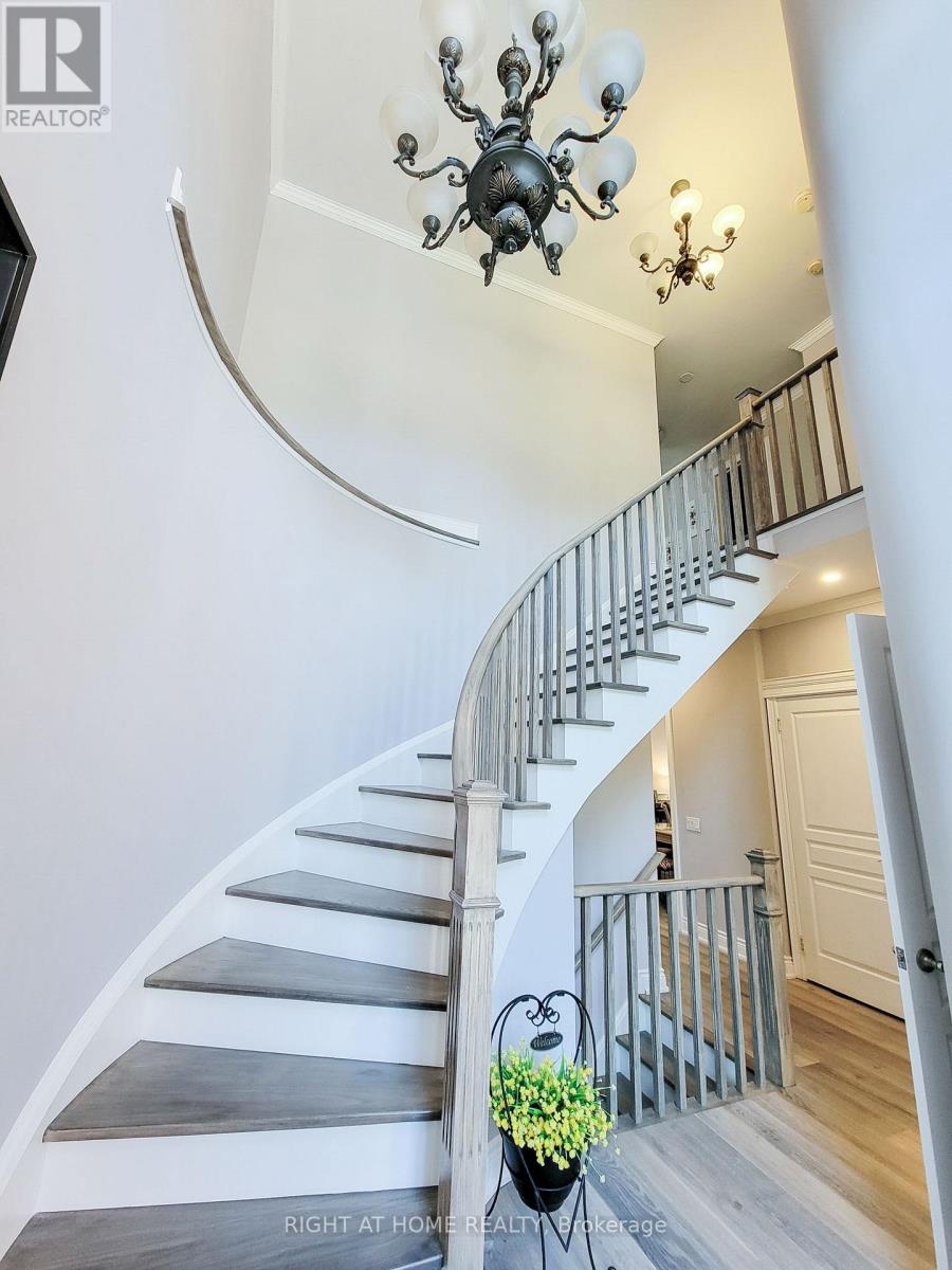 95 Westbury Court, Richmond Hill, Ontario  L4S 2L3 - Photo 6 - N12746388