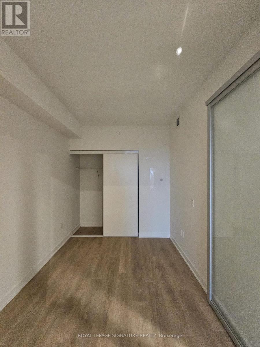 420 - 1 Fairview Road E, Mississauga, Ontario  L5A 0B4 - Photo 4 - W12746374